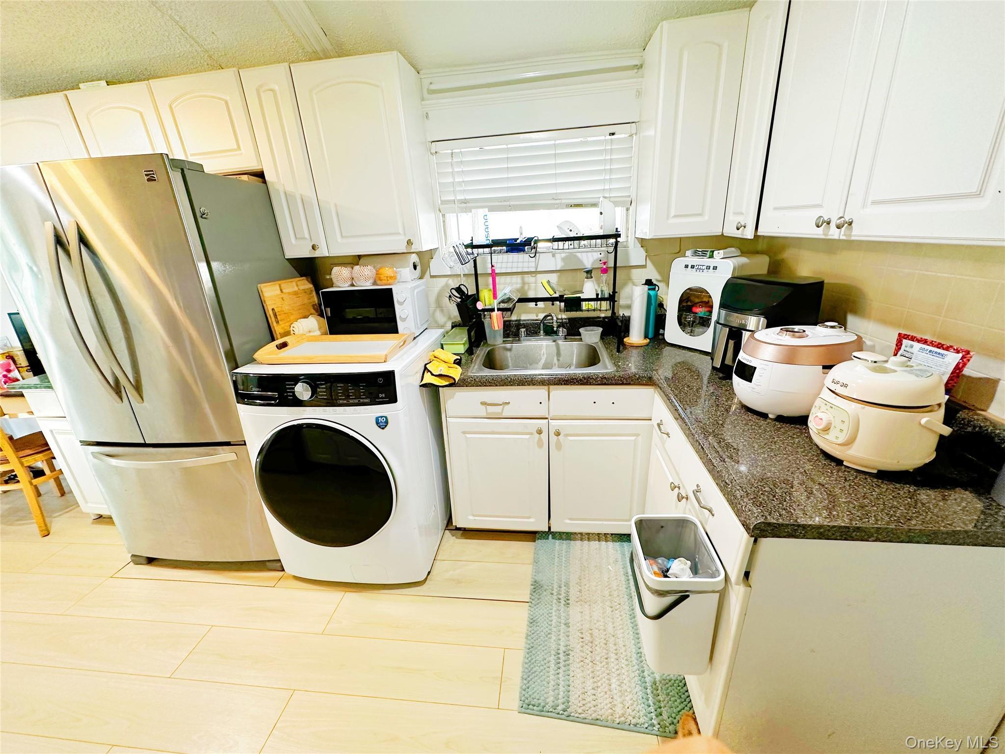 Single Family Pennyfield Cp Dr Bronx, NY 10465, MLS-905257-8