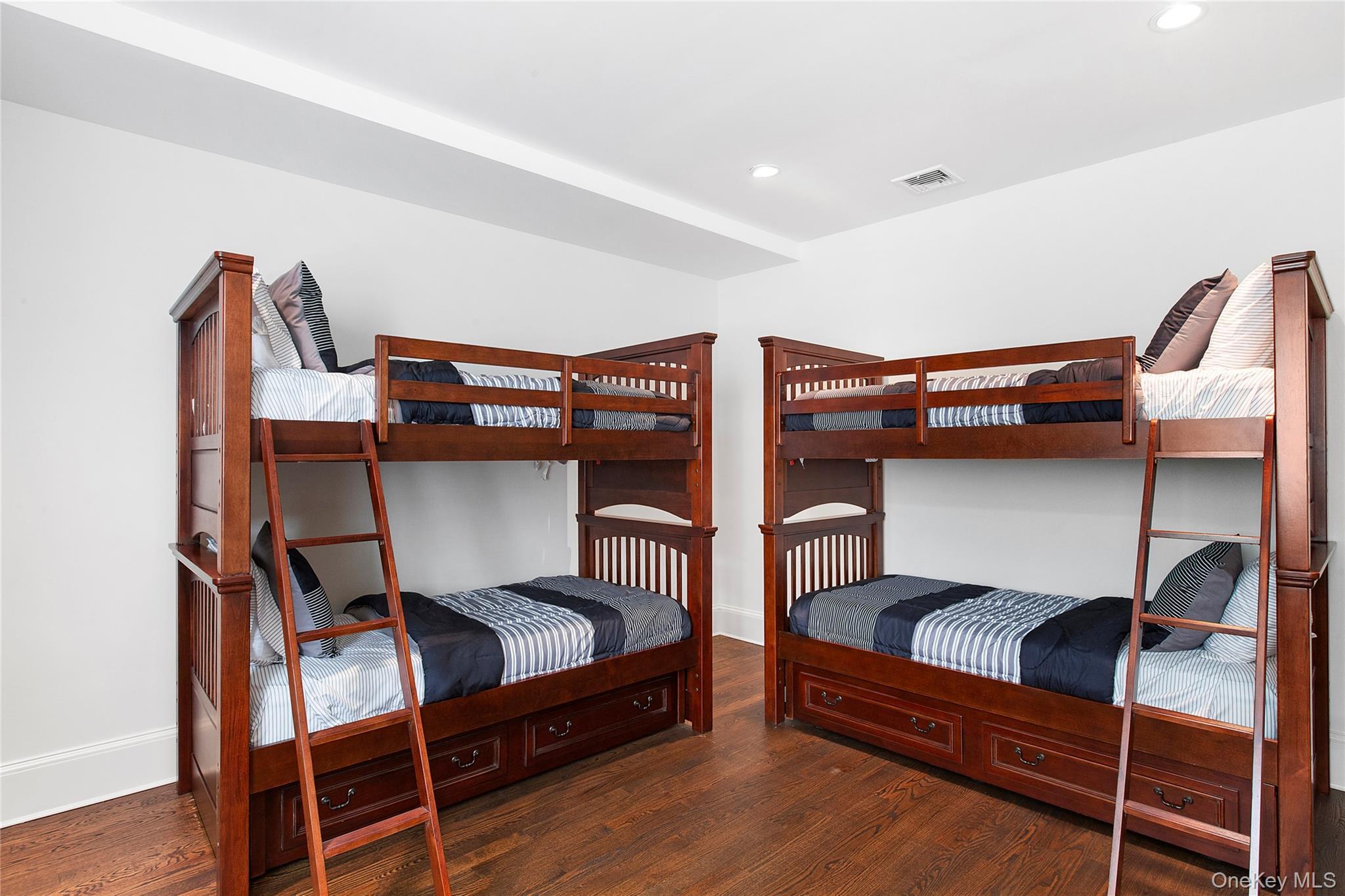 Single Family Devonshire Suffolk County, NY 11930, MLS-905300-25