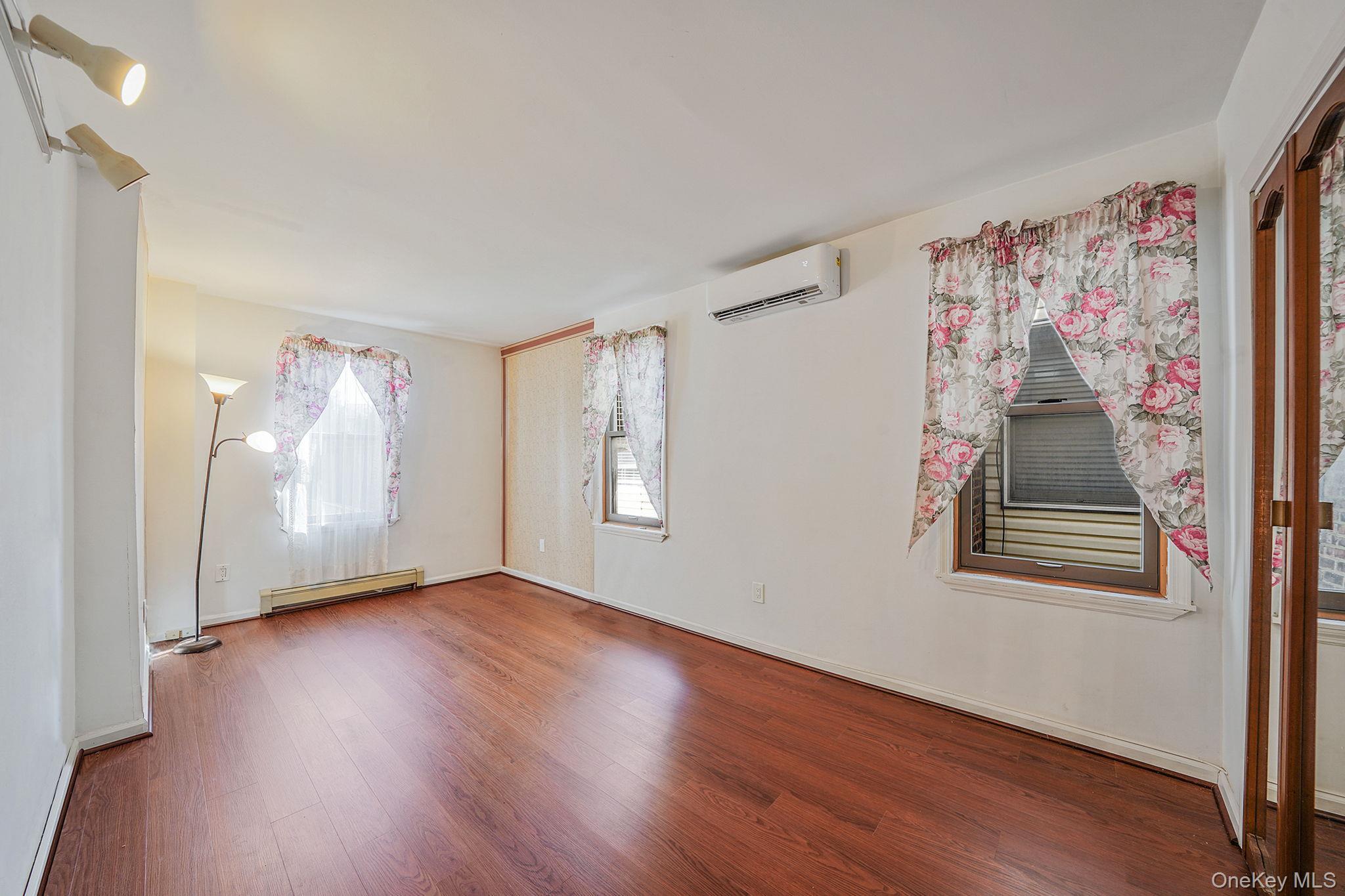 Single Family Williamsbridge  Bronx, NY 10461, MLS-905301-17