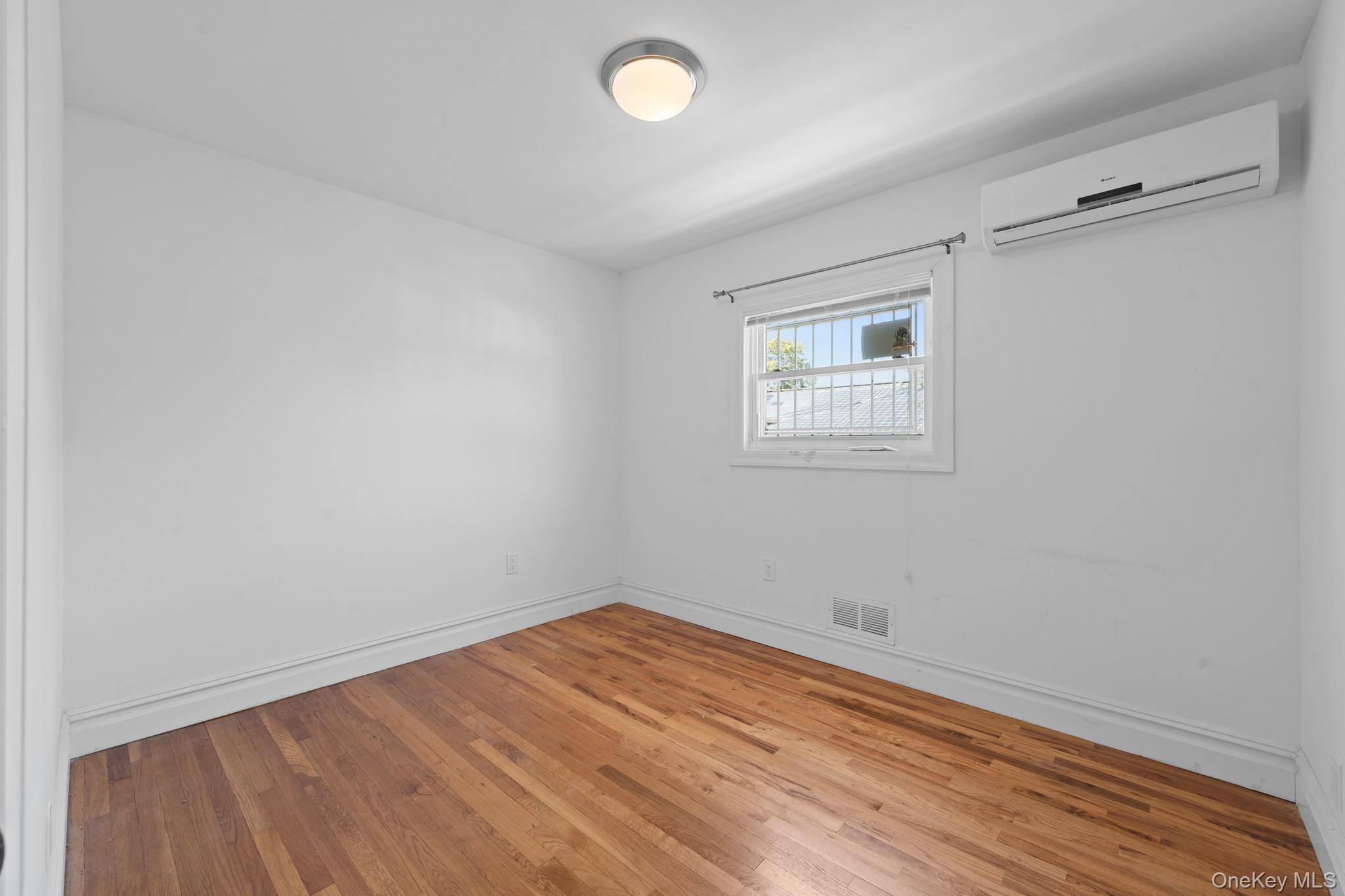 Single Family Seaview  Brooklyn, NY 11236, MLS-905315-11