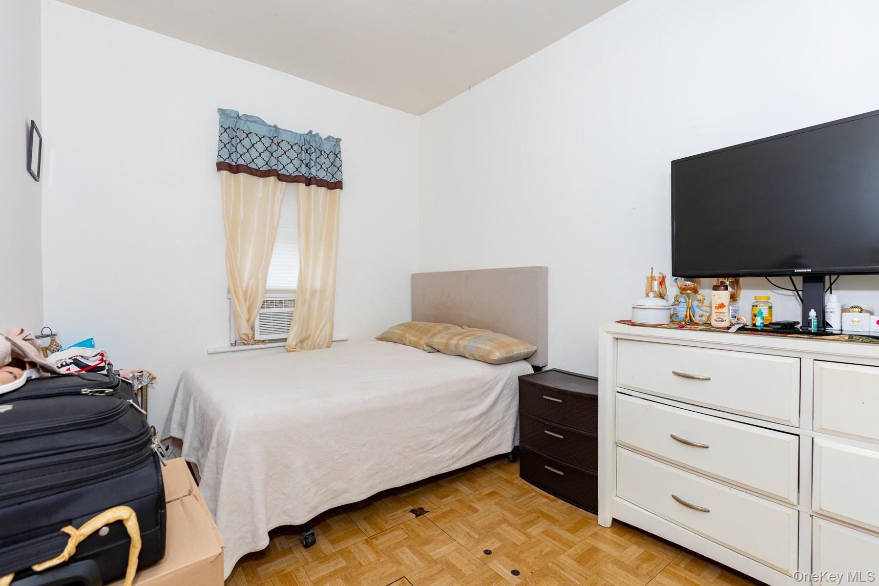 Single Family 100th Queens, NY 11368, MLS-905337-10