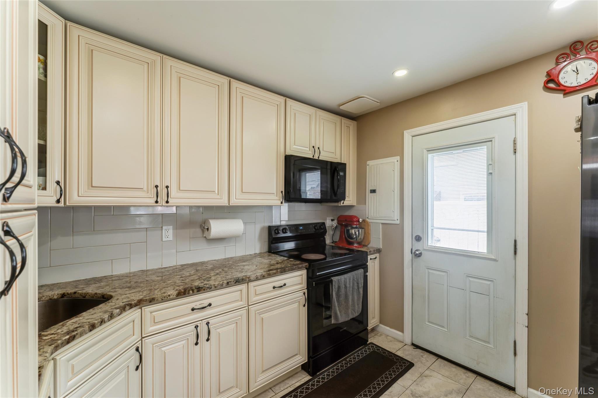 Single Family Floral  Nassau County, NY 11590, MLS-905359-3