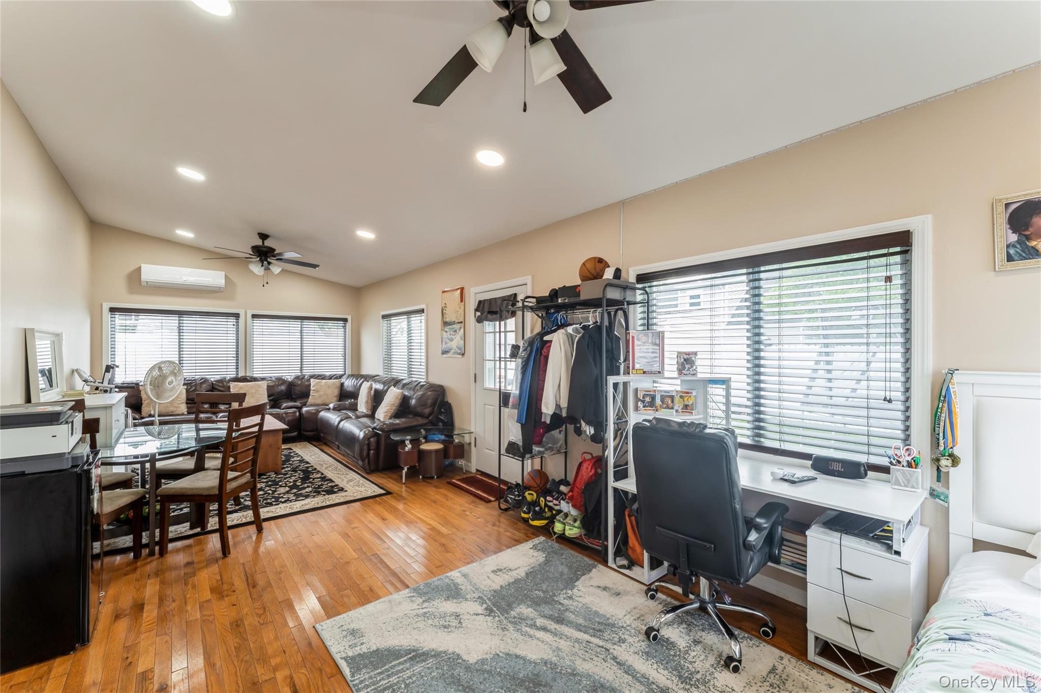 Single Family Floral  Nassau County, NY 11590, MLS-905359-7