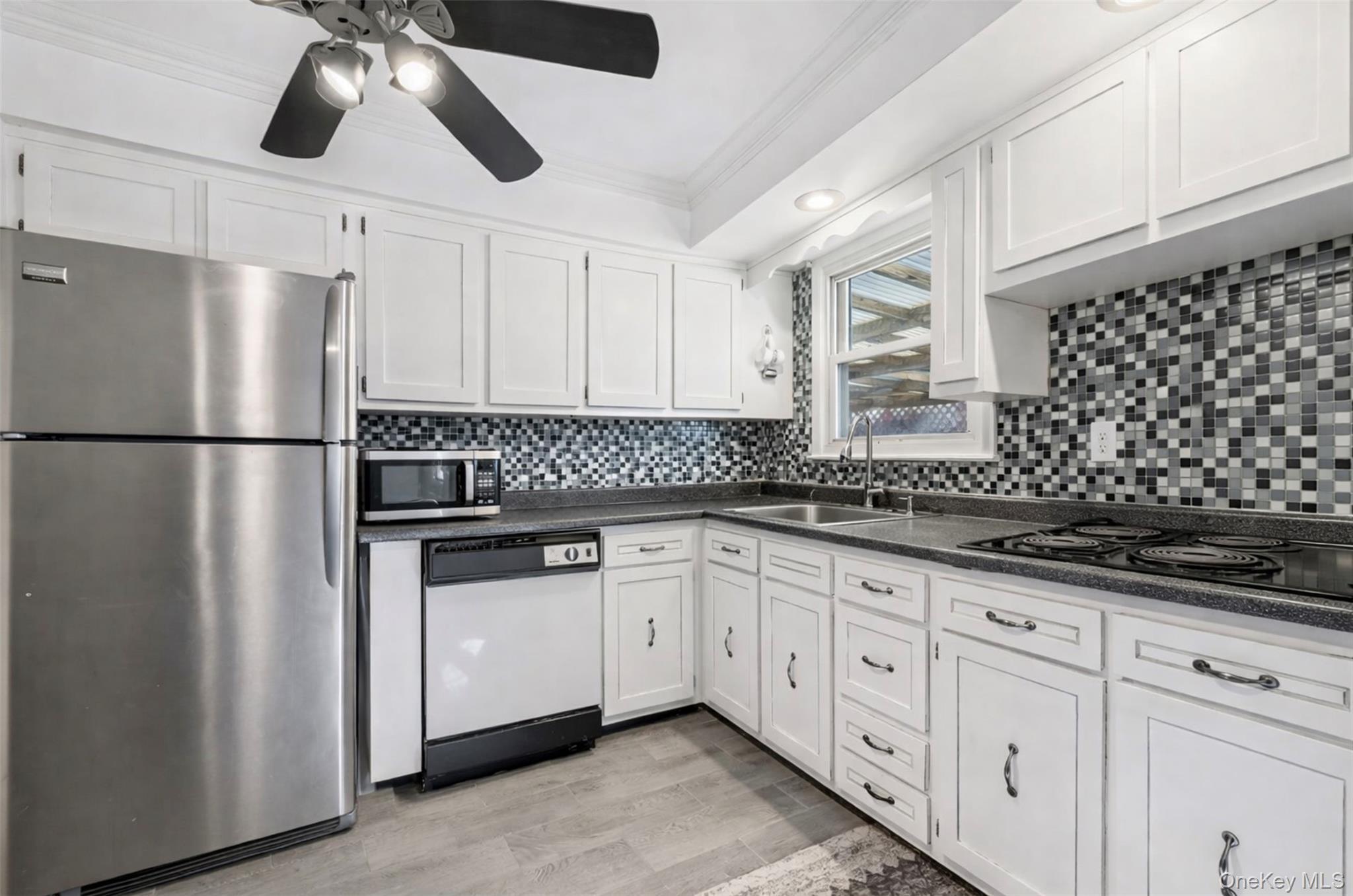 Single Family King  Suffolk County, NY 11706, MLS-905407-10