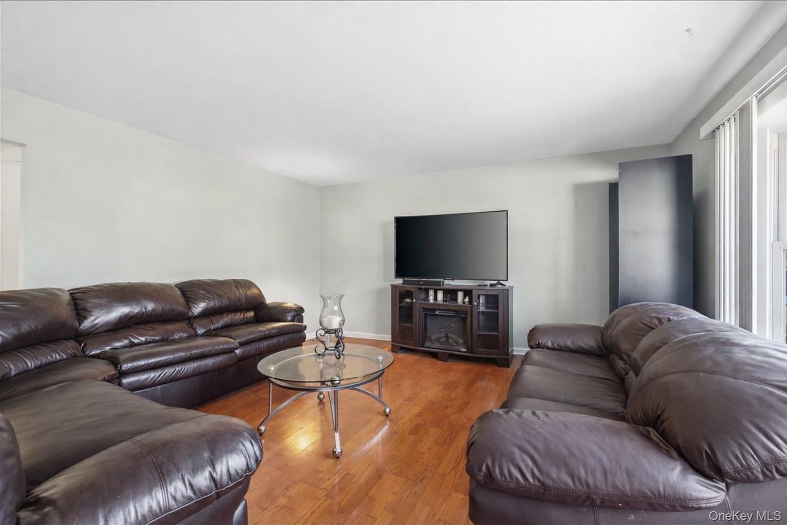 Single Family King  Suffolk County, NY 11706, MLS-905407-5