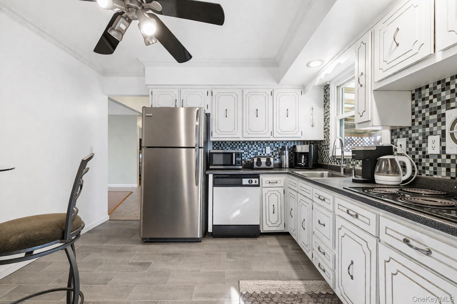 Single Family King  Suffolk County, NY 11706, MLS-905407-9