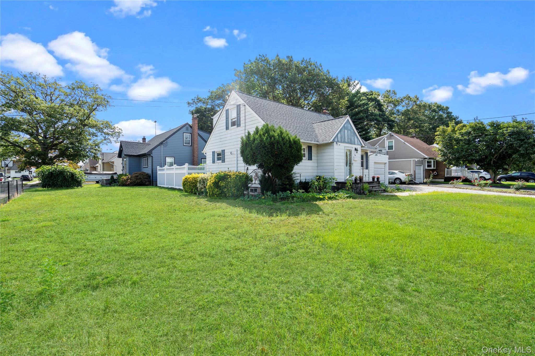 Single Family Unqua  Nassau County, NY 11758, MLS-905480-3