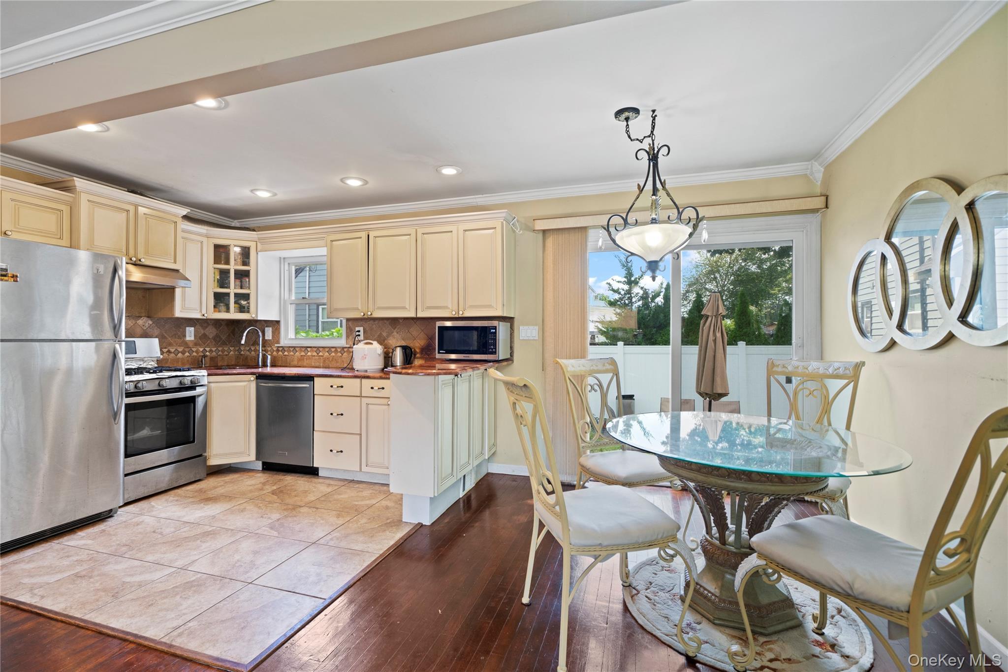 Single Family Unqua  Nassau County, NY 11758, MLS-905480-8