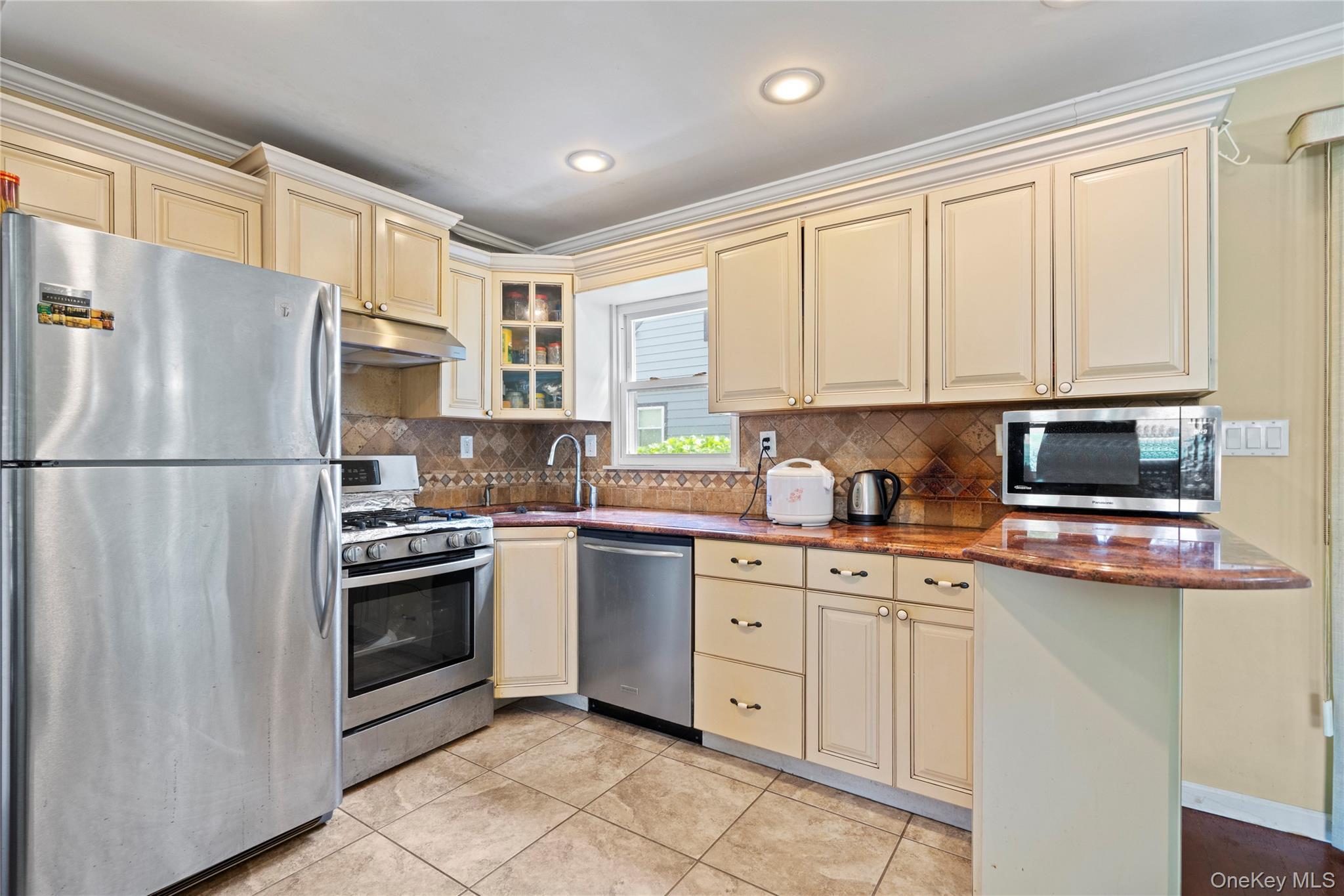 Single Family Unqua  Nassau County, NY 11758, MLS-905480-9