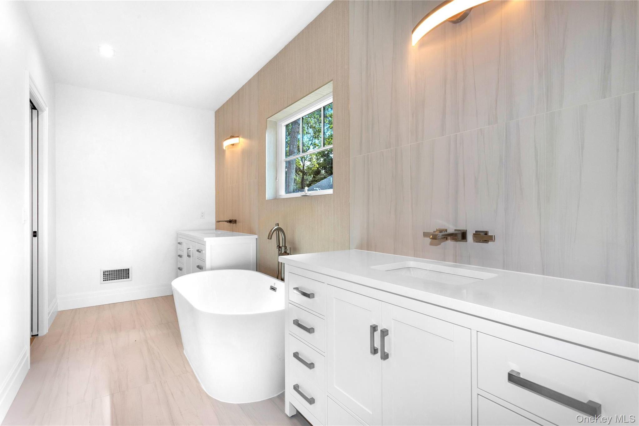 Single Family Arshamomaque Suffolk County, NY 11971, MLS-905528-16