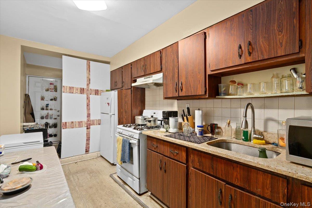 Single Family 26th Brooklyn, NY 11210, MLS-905598-19