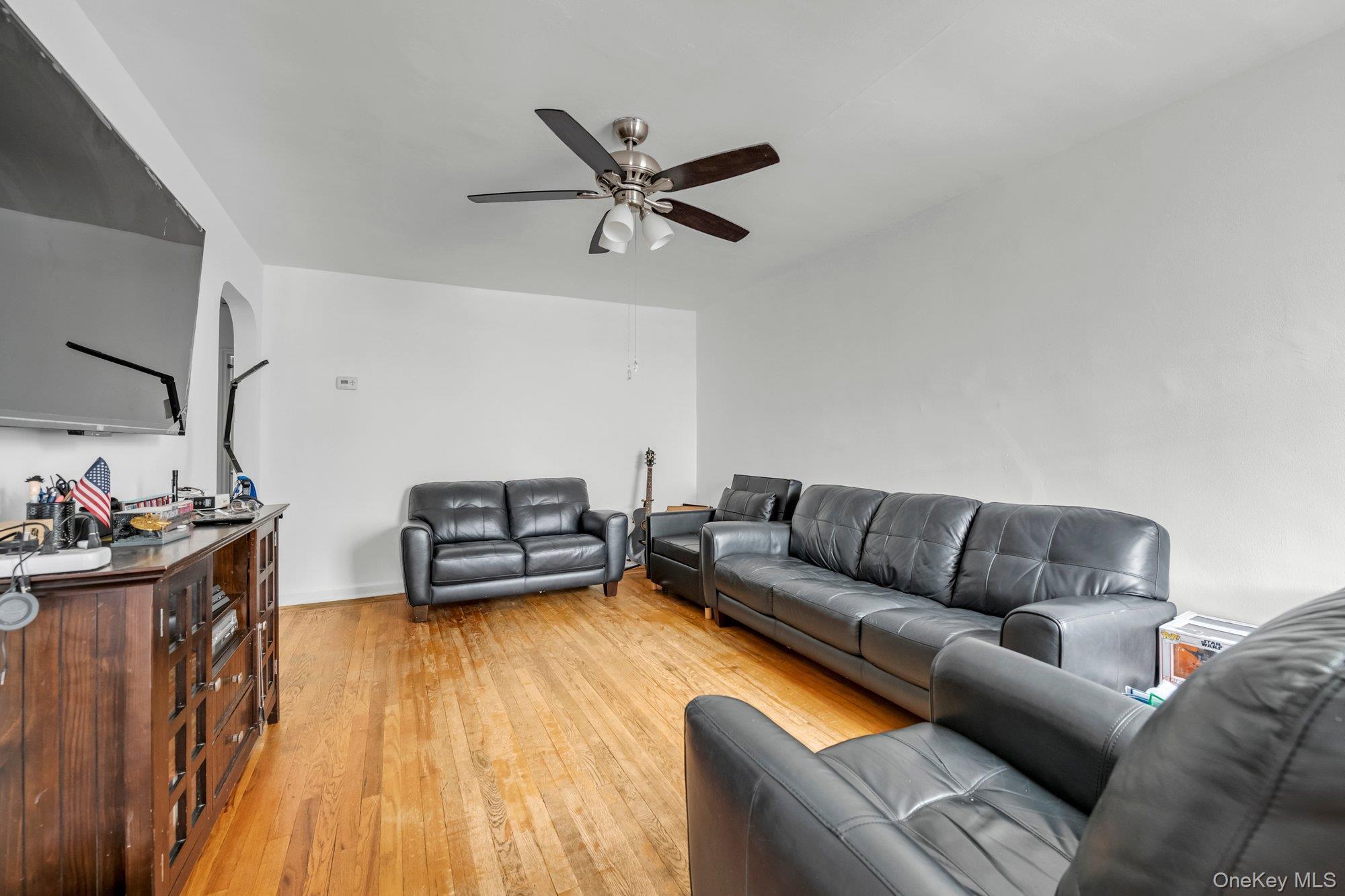 Single Family Young  Bronx, NY 10469, MLS-905636-4