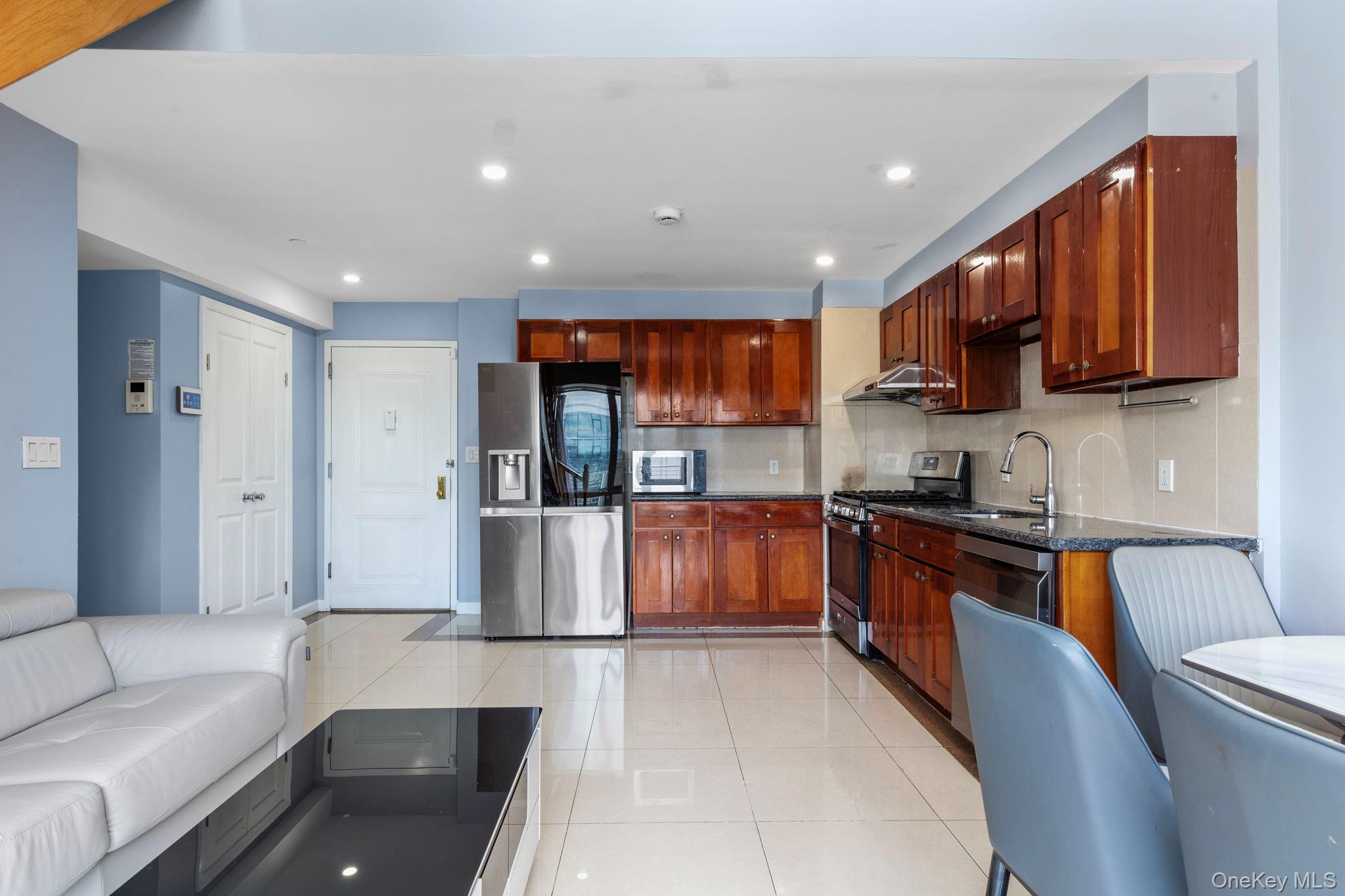Condo Prince  Queens, NY 11354, MLS-905658-5