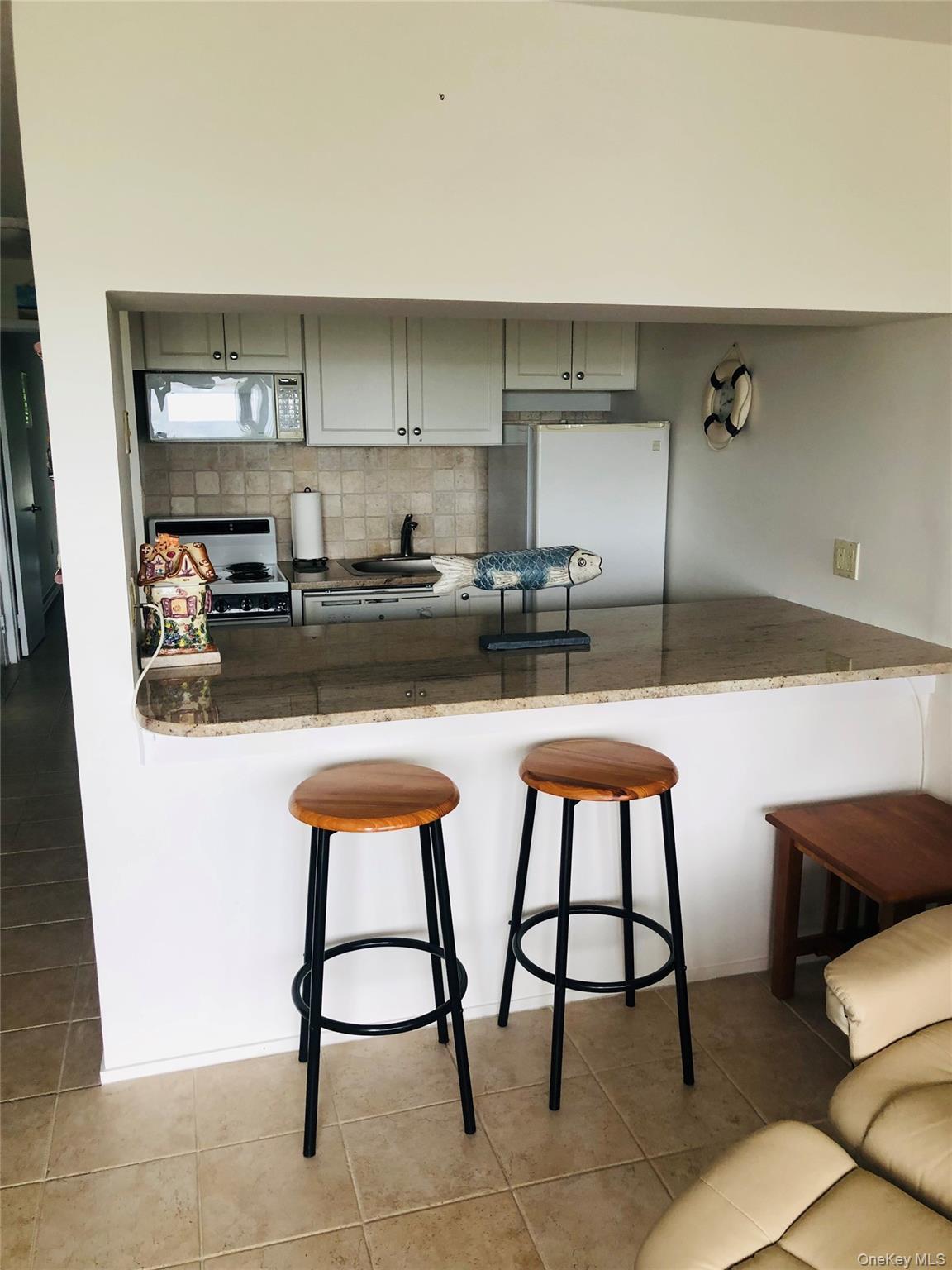 Condo Dune  Suffolk County, NY 11978, MLS-905709-7