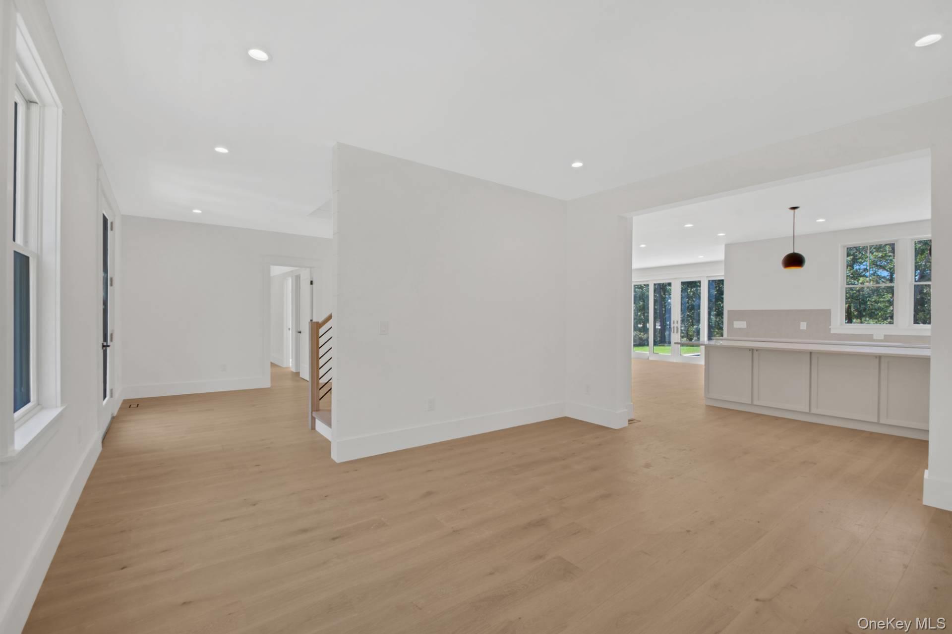 Single Family Summit Suffolk County, NY 11977, MLS-905715-12