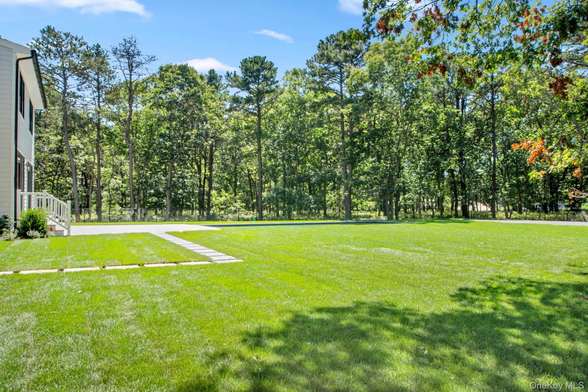 Single Family Summit Suffolk County, NY 11977, MLS-905715-19