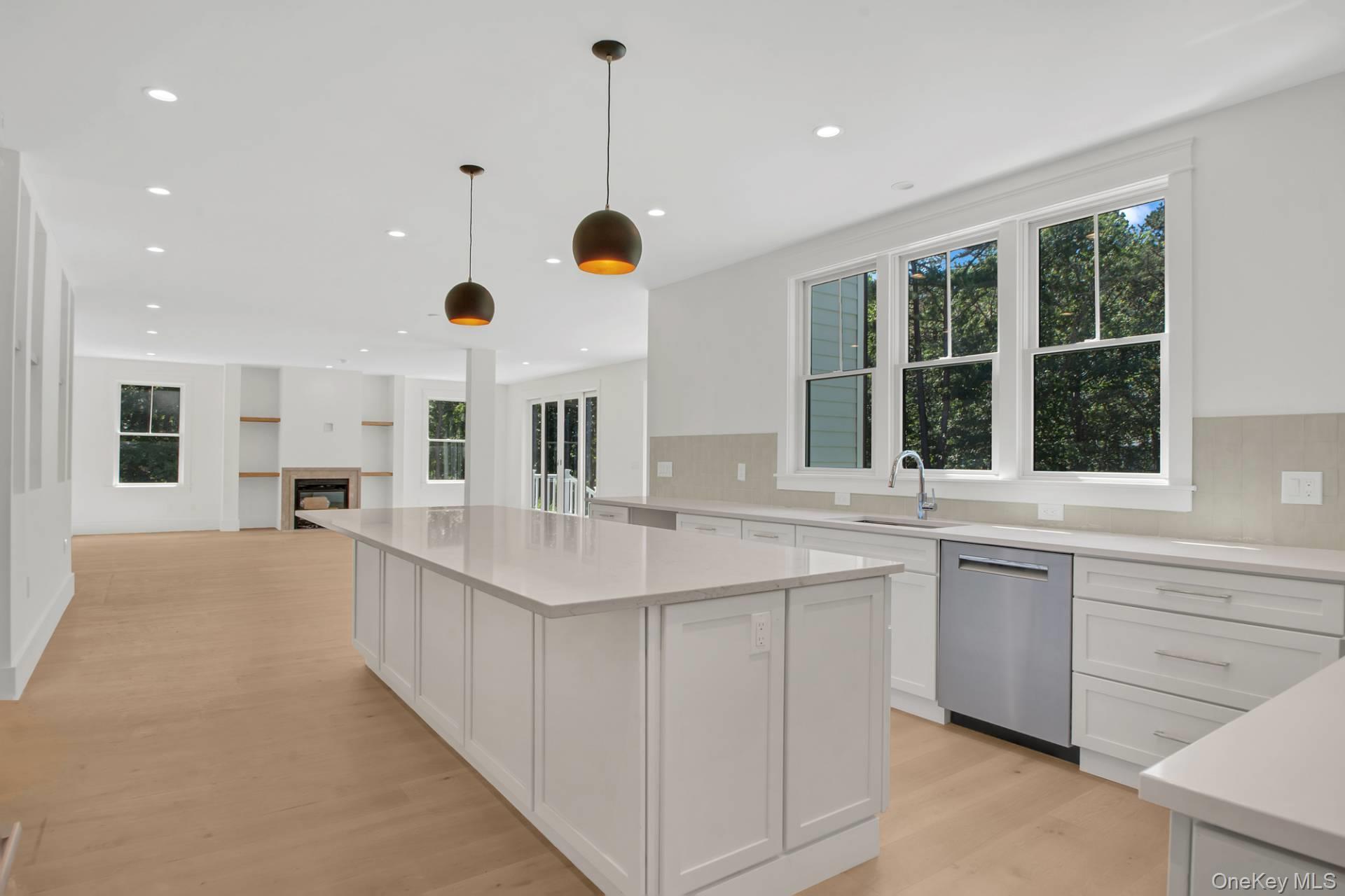 Single Family Summit Suffolk County, NY 11977, MLS-905715-6