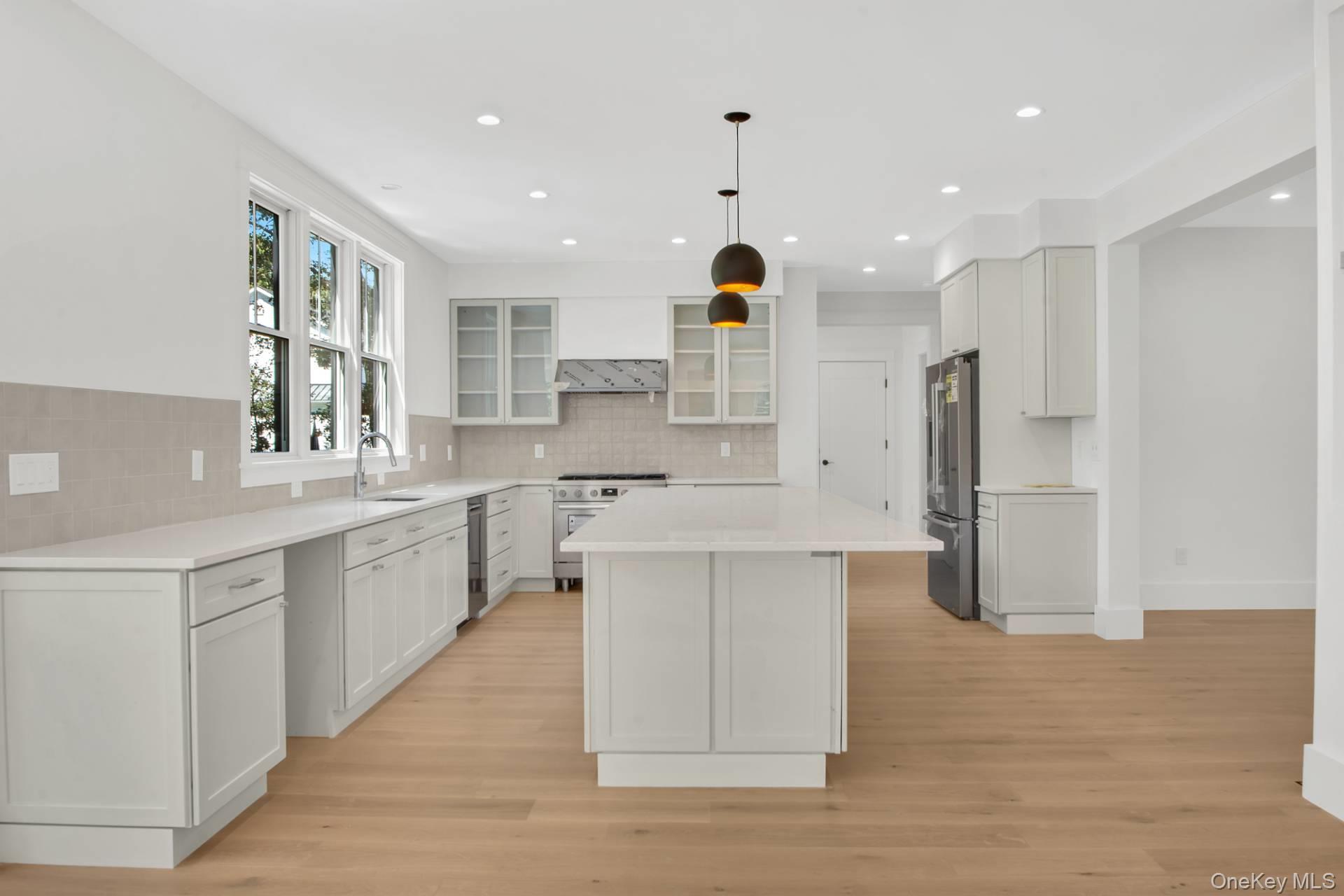 Single Family Summit Suffolk County, NY 11977, MLS-905715-7