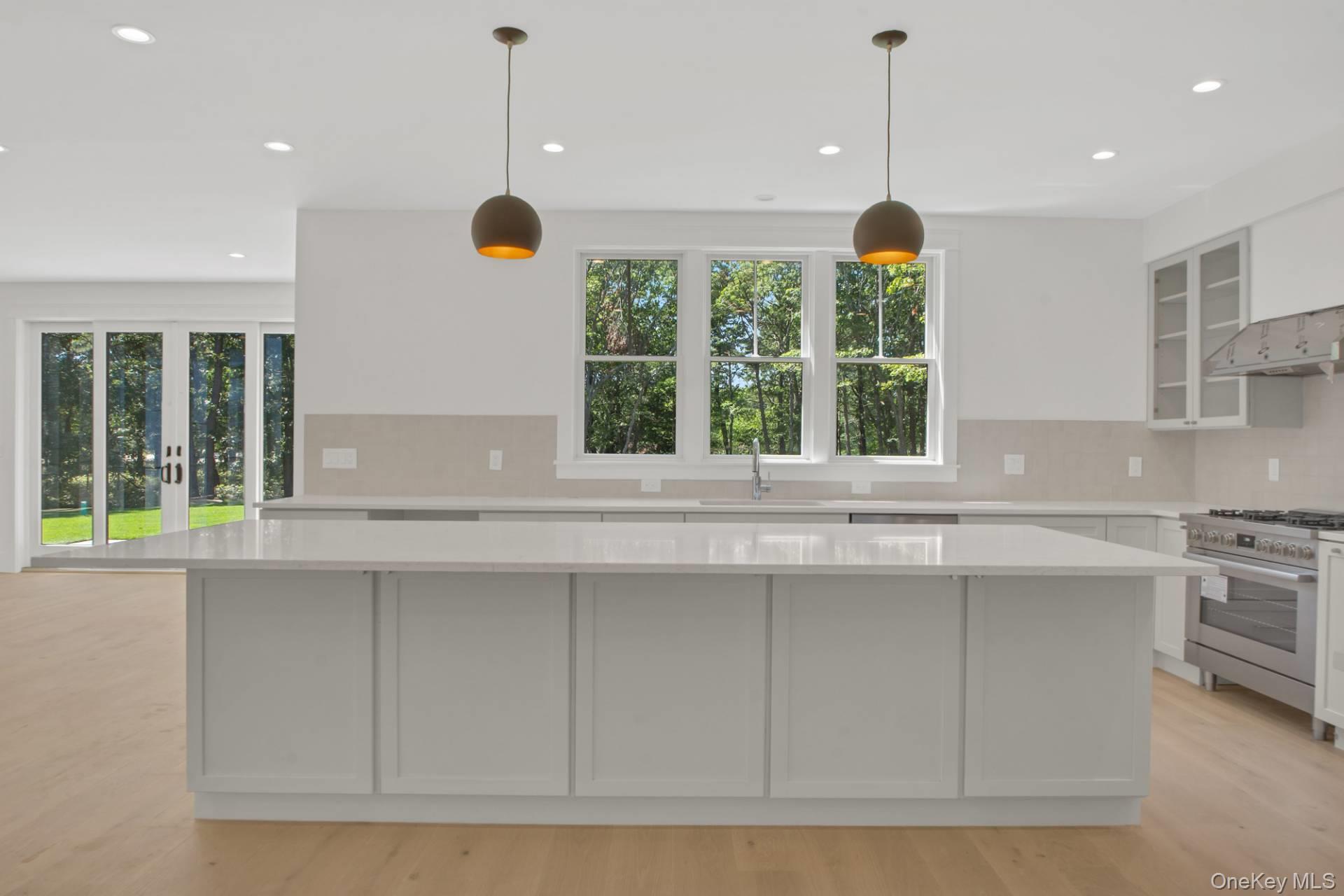 Single Family Summit Suffolk County, NY 11977, MLS-905715-8