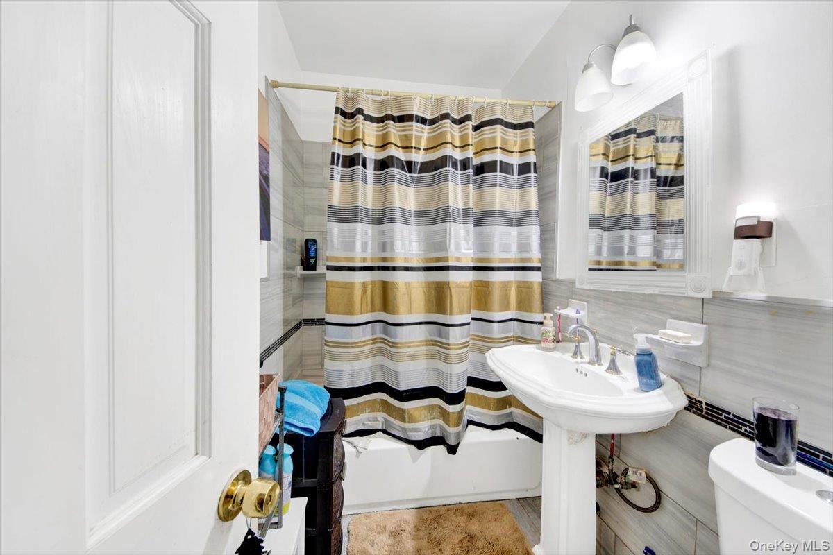 Single Family Wickham  Bronx, NY 10466, MLS-905725-5