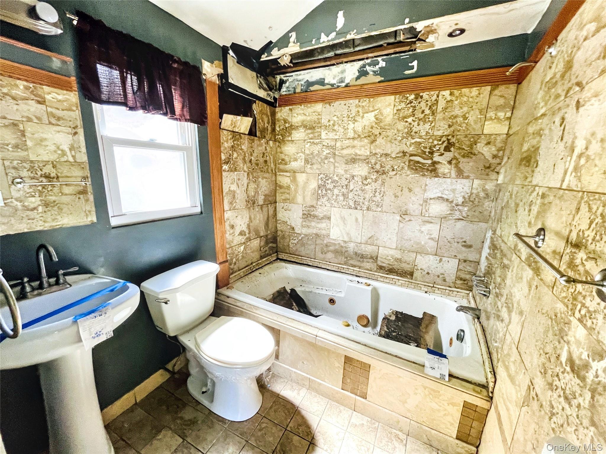 Single Family Woods Suffolk County, NY 11720, MLS-905810-12