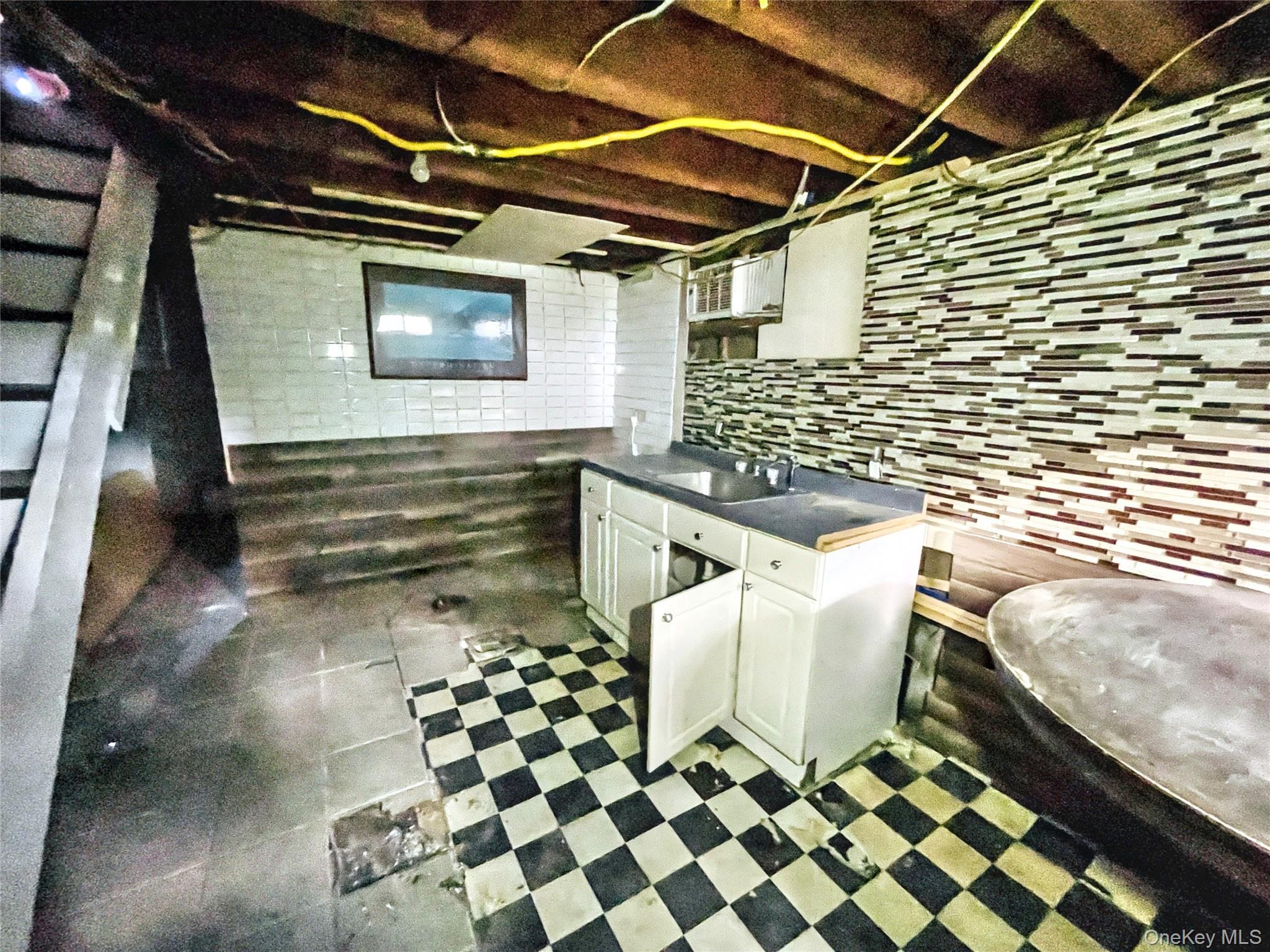 Single Family Woods Suffolk County, NY 11720, MLS-905810-13