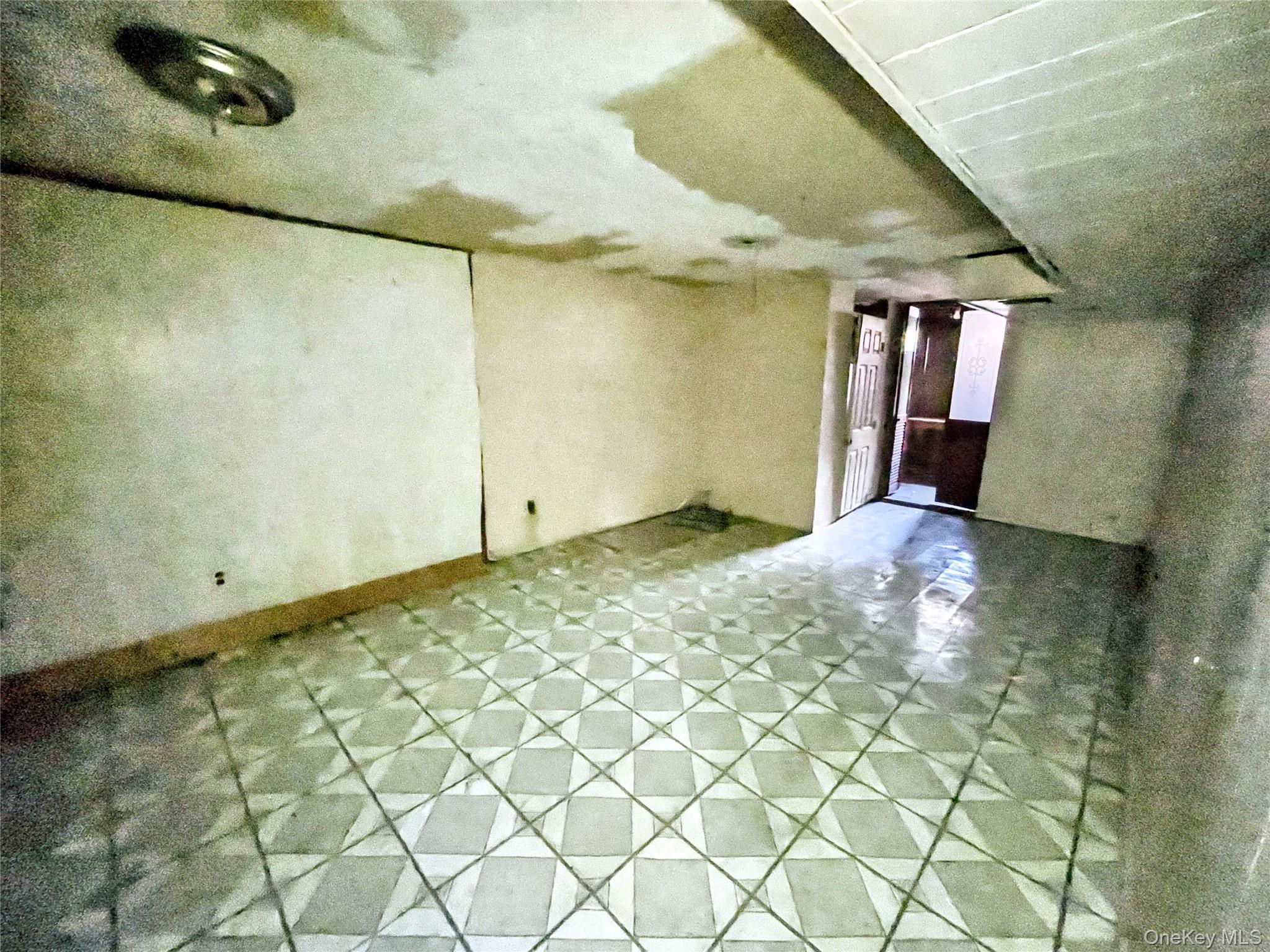 Single Family Woods Suffolk County, NY 11720, MLS-905810-16