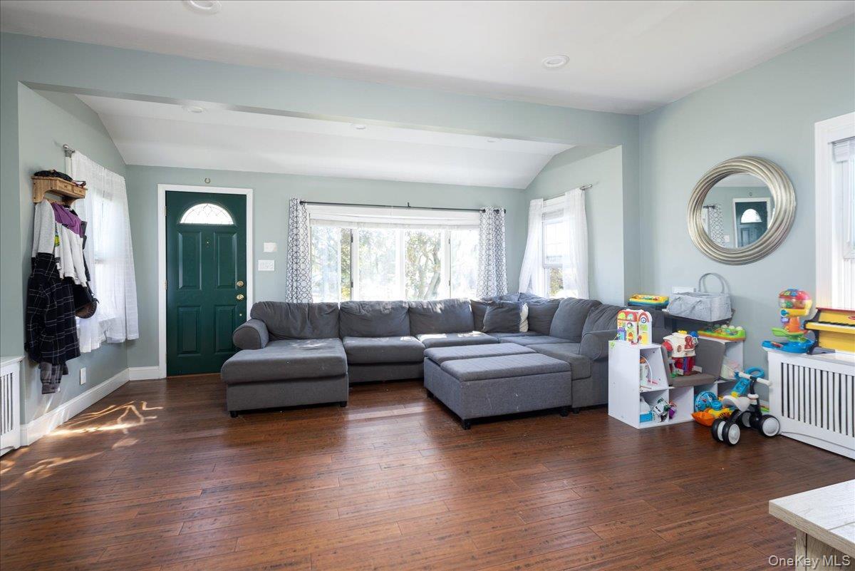 Single Family Silver Nassau County, NY 11572, MLS-905826-12