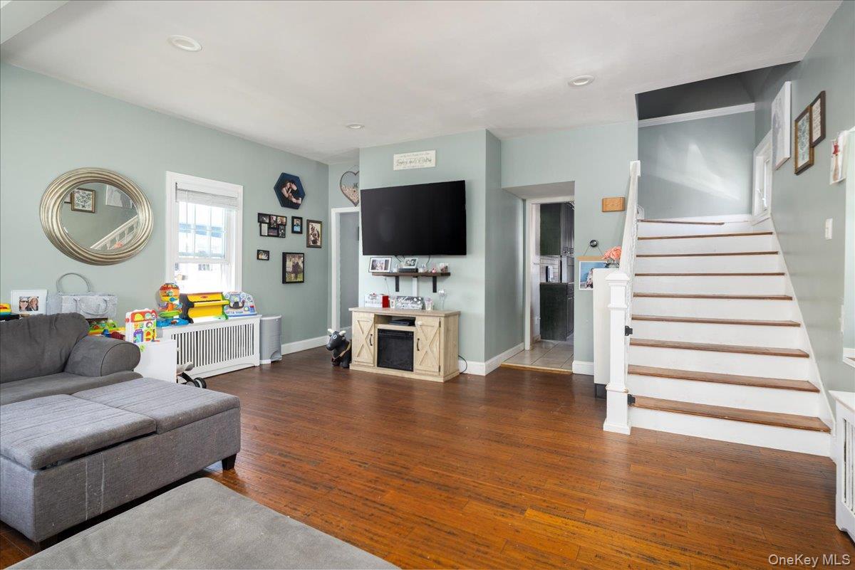 Single Family Silver Nassau County, NY 11572, MLS-905826-14