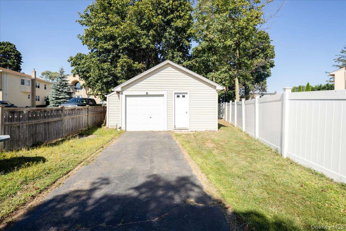 Single Family Silver  Nassau County, NY 11572, MLS-905826-21