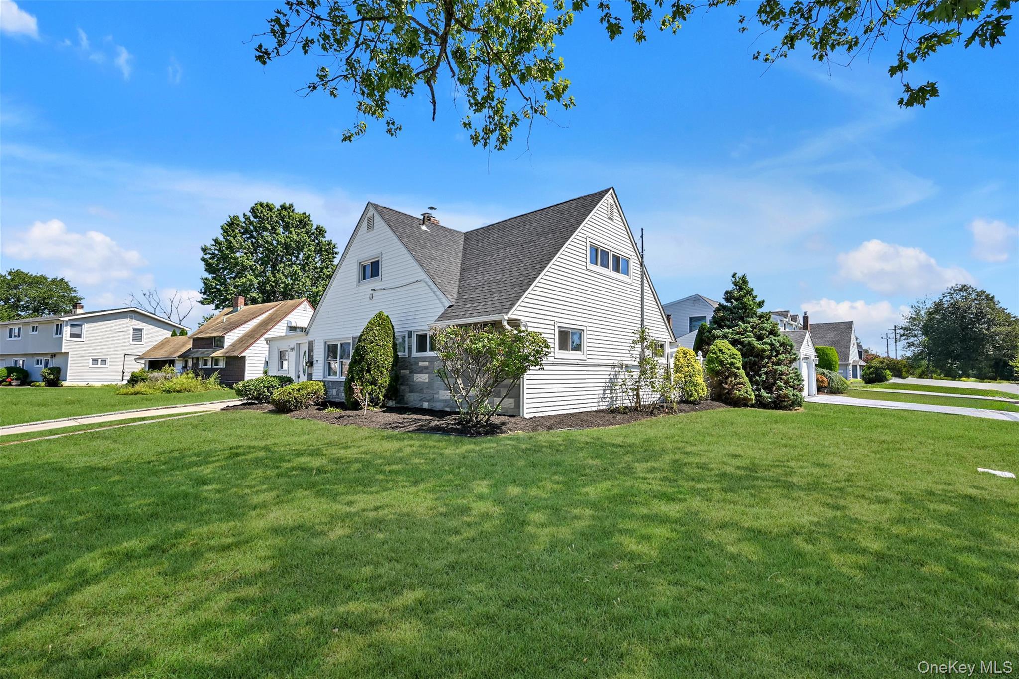 Single Family Autumn  Nassau County, NY 11801, MLS-905829-2