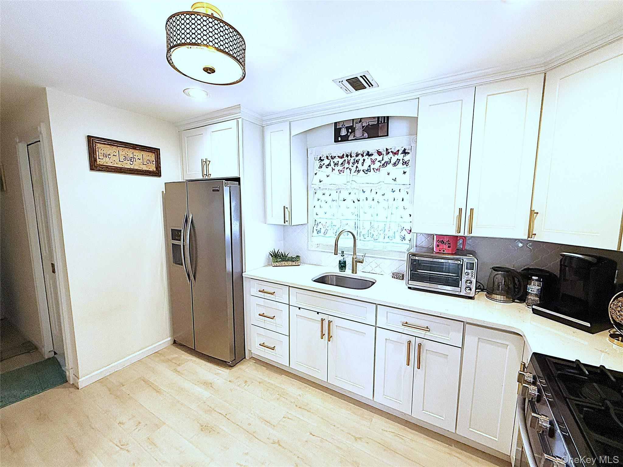 Single Family Desoto Suffolk County, NY 11701, MLS-905918-14