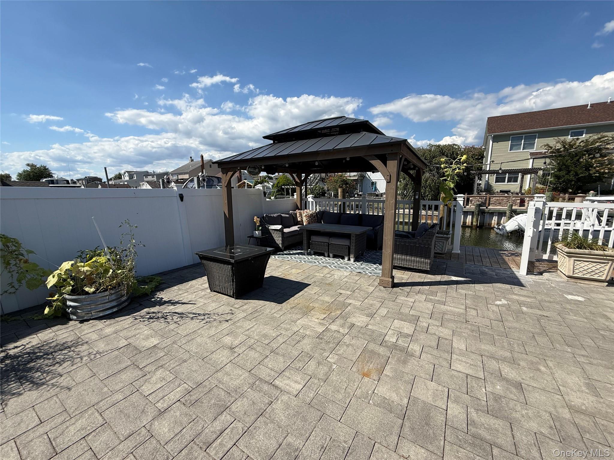 Single Family Desoto Suffolk County, NY 11701, MLS-905918-24