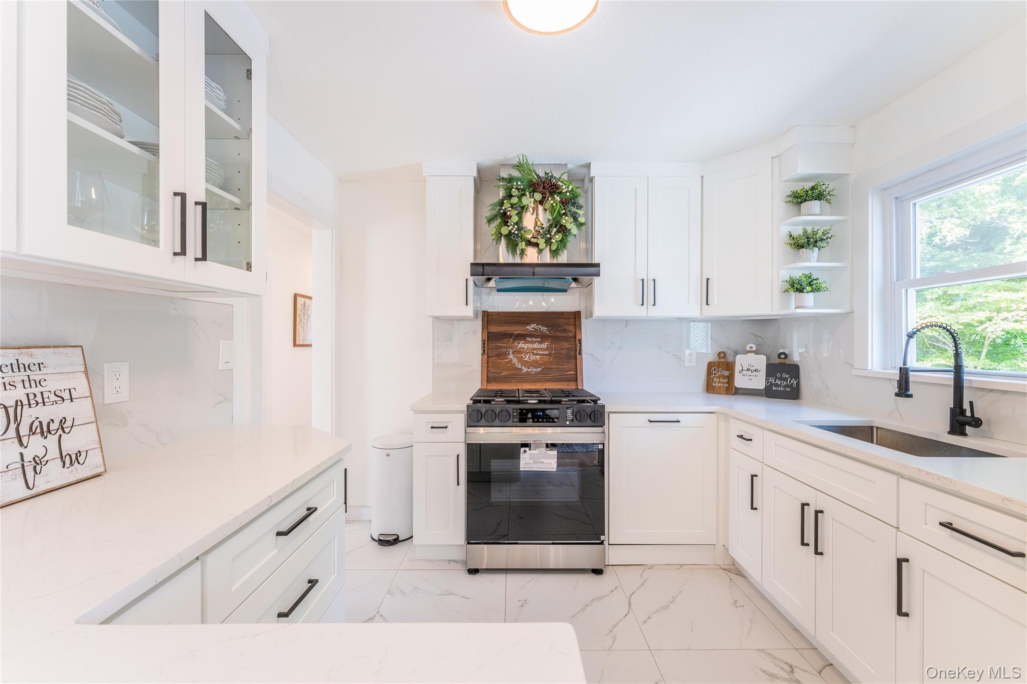 Single Family Glenwood  Nassau County, NY 11547, MLS-905923-13