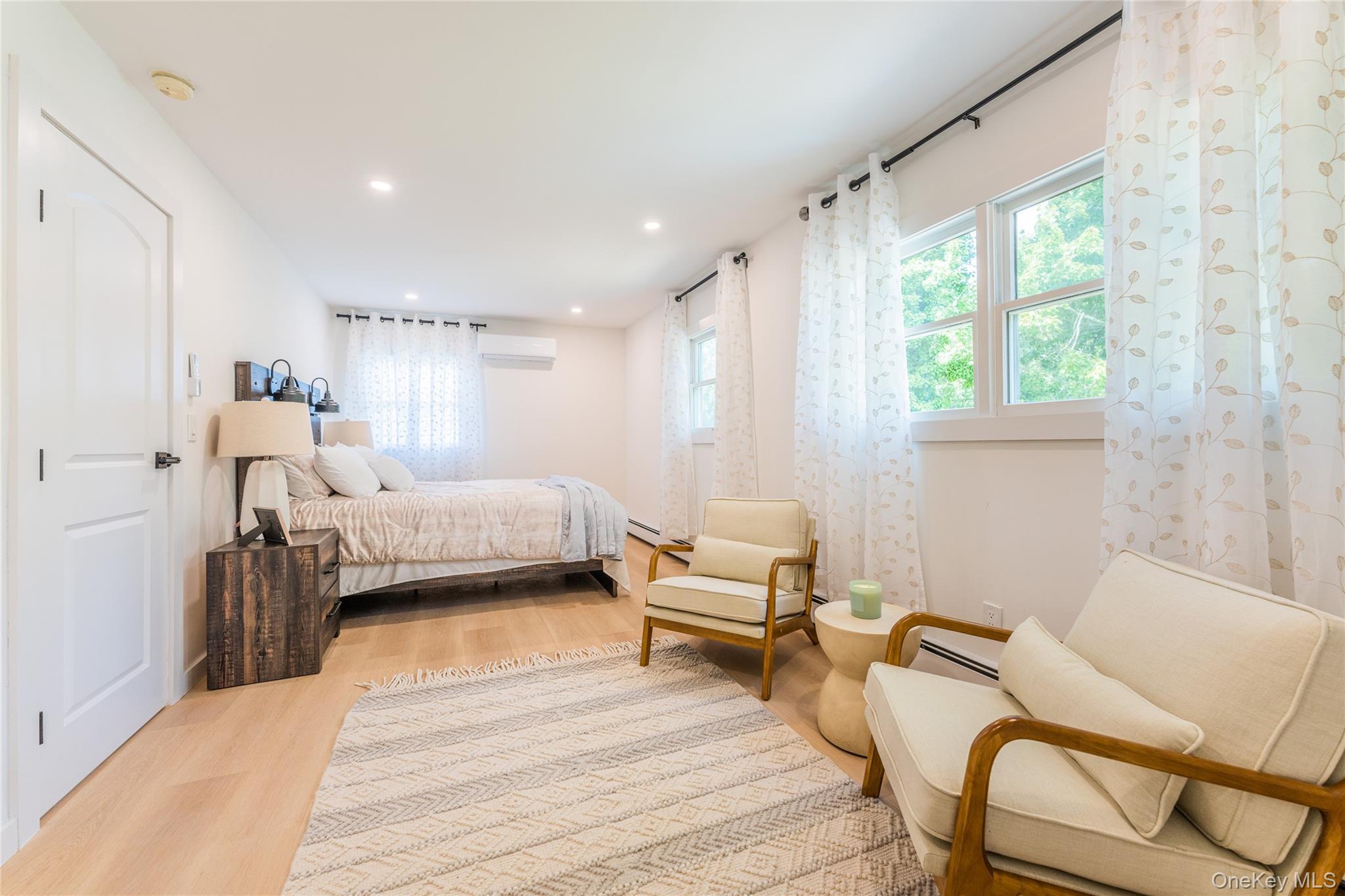 Single Family Glenwood  Nassau County, NY 11547, MLS-905923-15