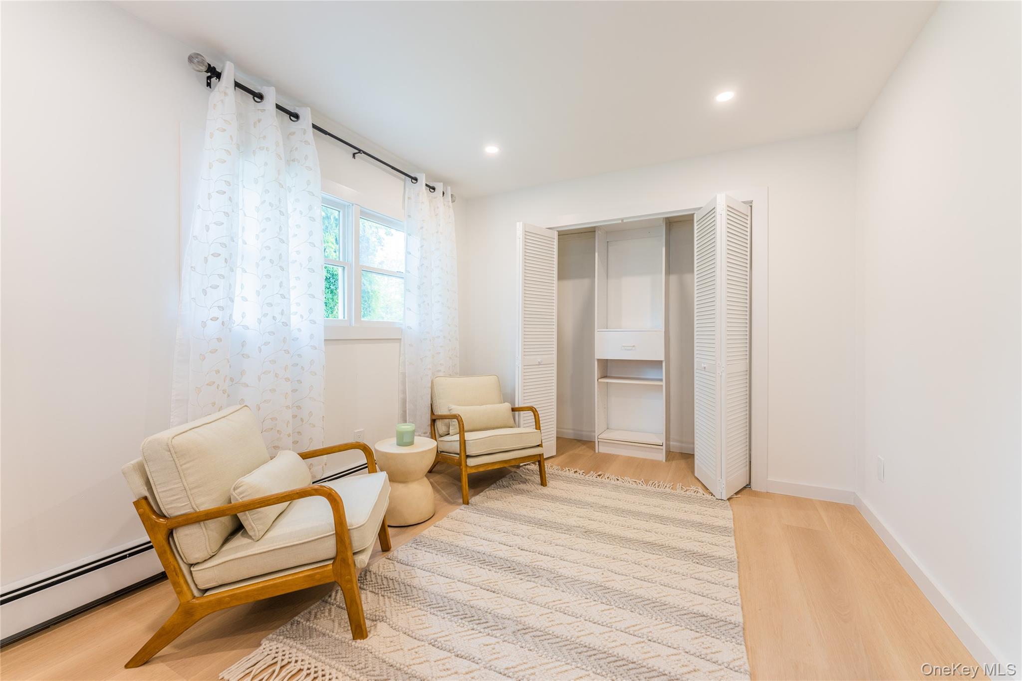 Single Family Glenwood  Nassau County, NY 11547, MLS-905923-16