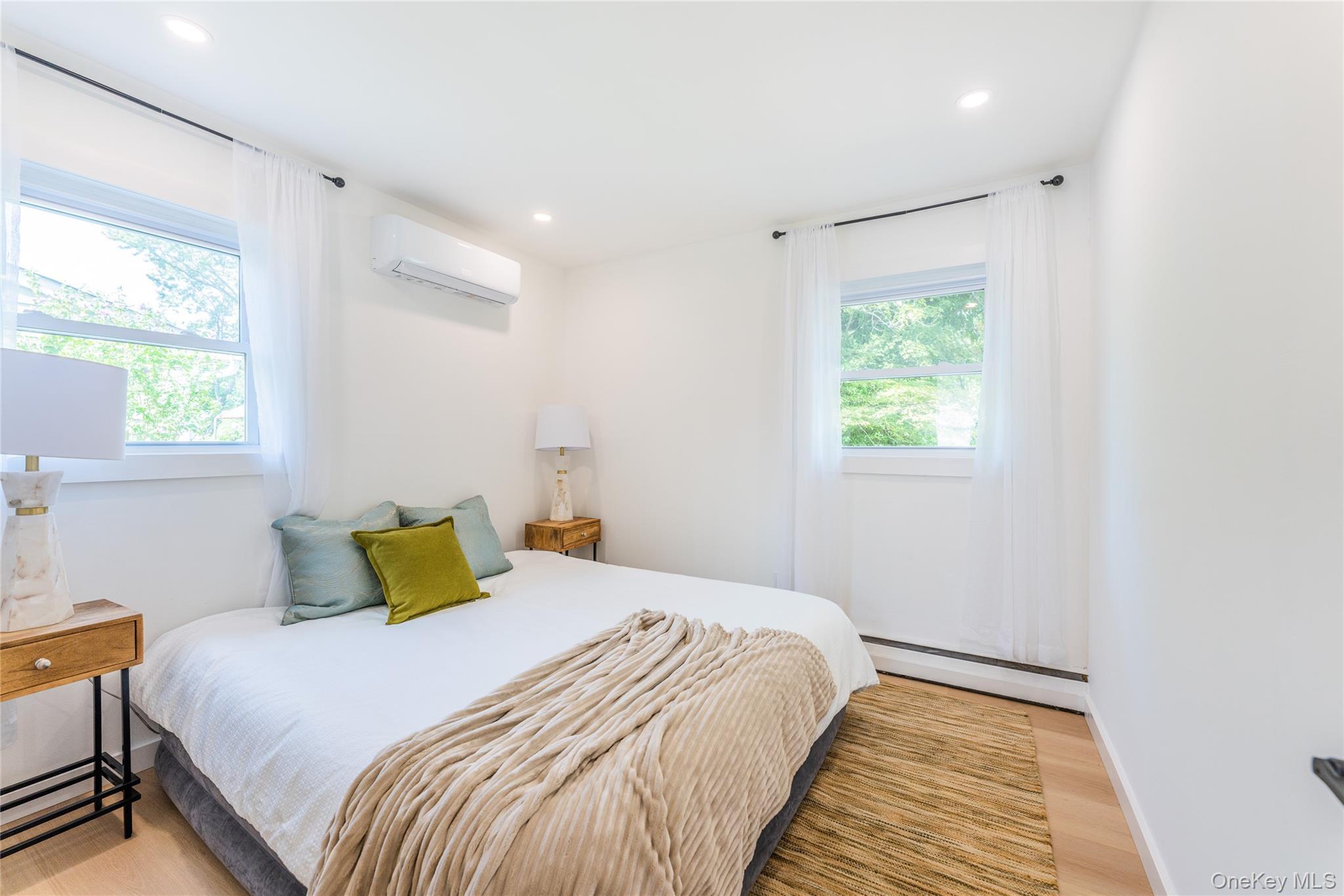 Single Family Glenwood  Nassau County, NY 11547, MLS-905923-17