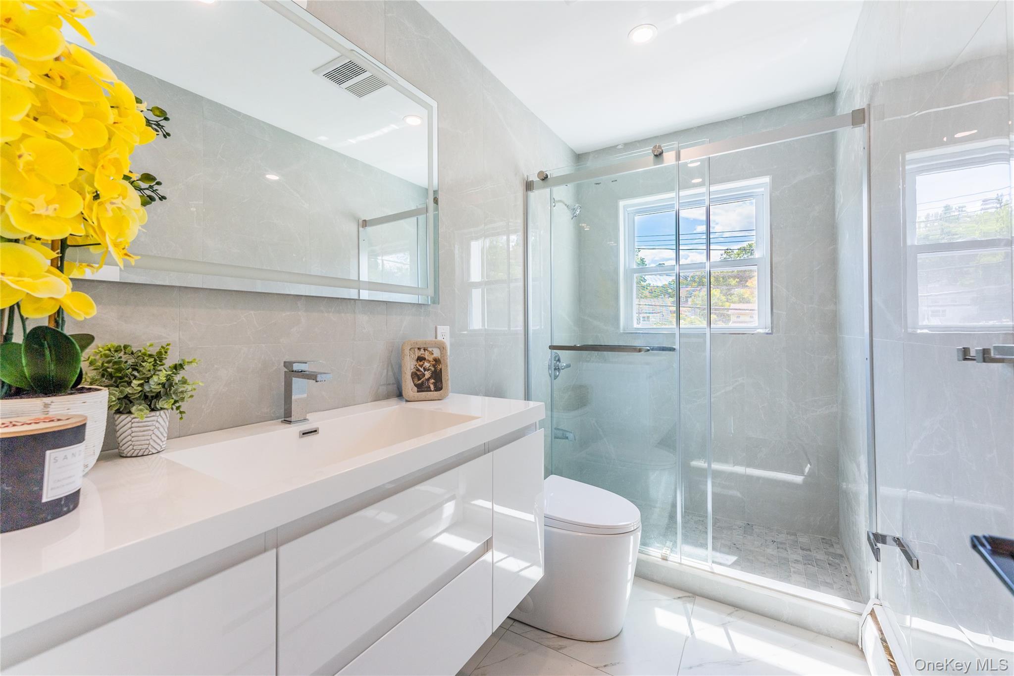 Single Family Glenwood  Nassau County, NY 11547, MLS-905923-20