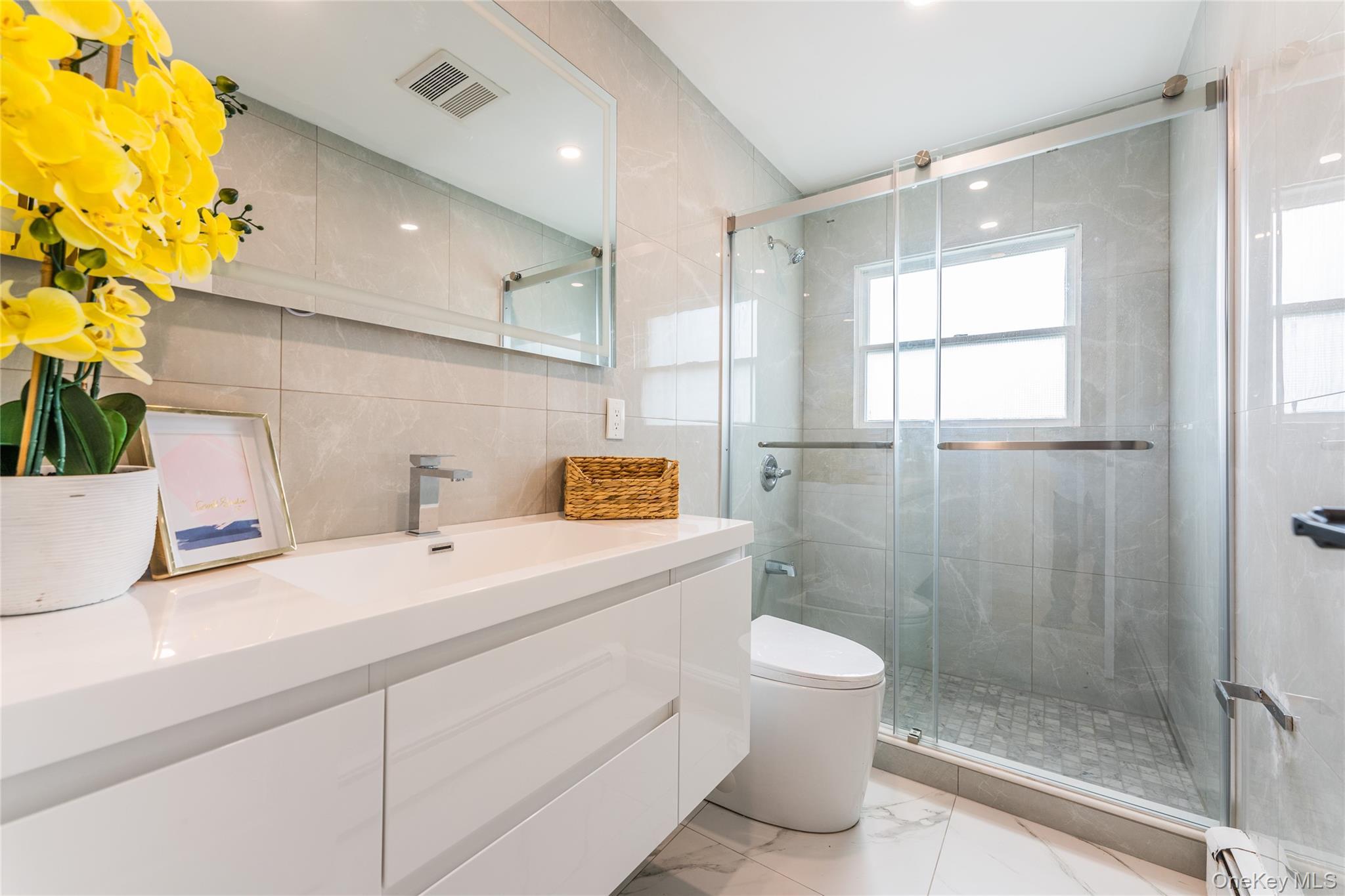 Single Family Glenwood  Nassau County, NY 11547, MLS-905923-21