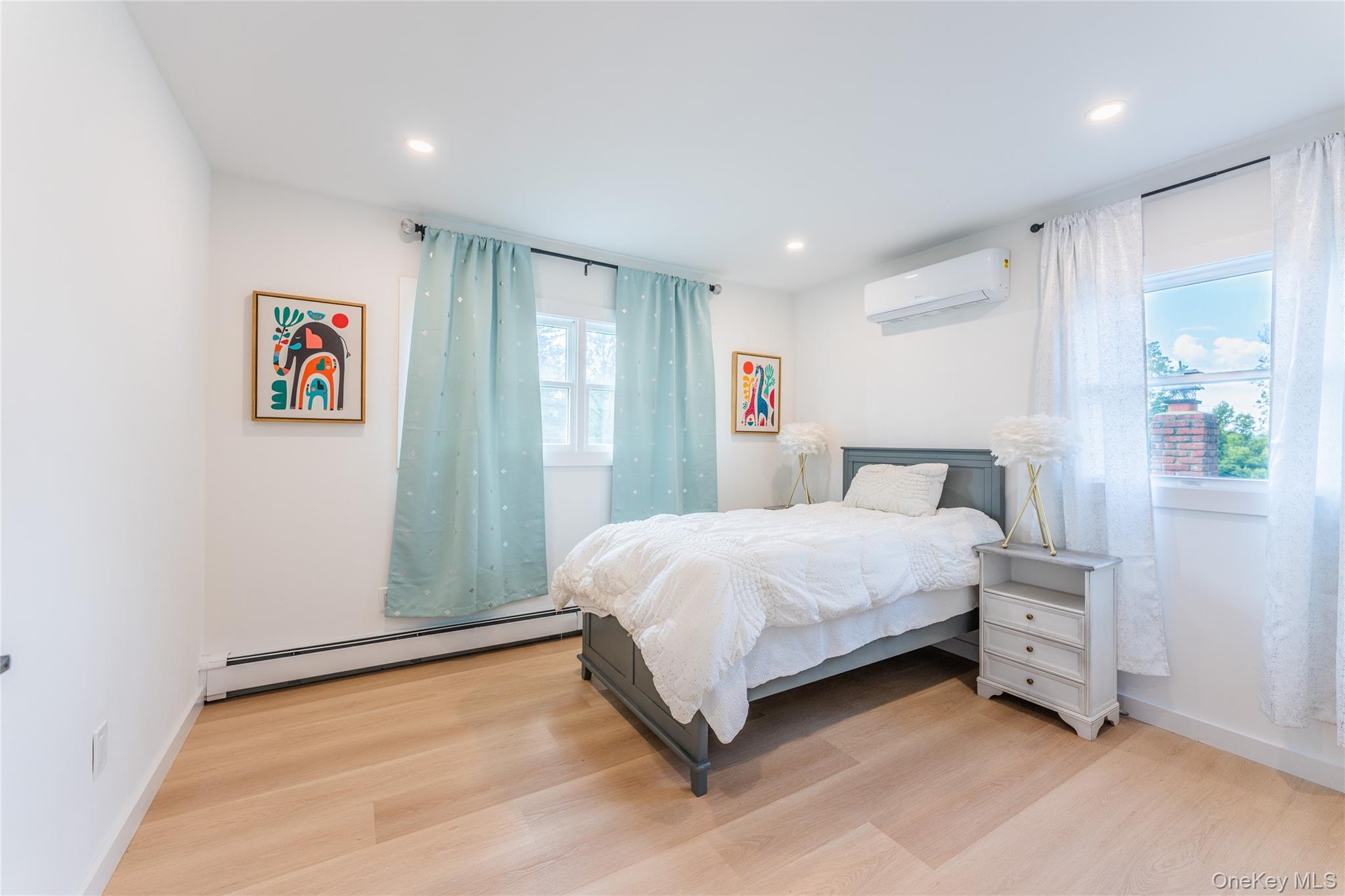 Single Family Glenwood  Nassau County, NY 11547, MLS-905923-22