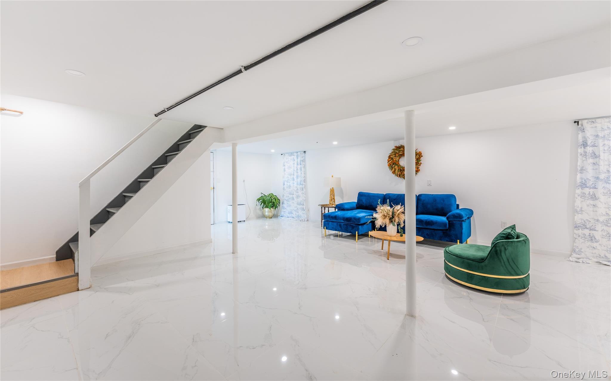 Single Family Glenwood  Nassau County, NY 11547, MLS-905923-24