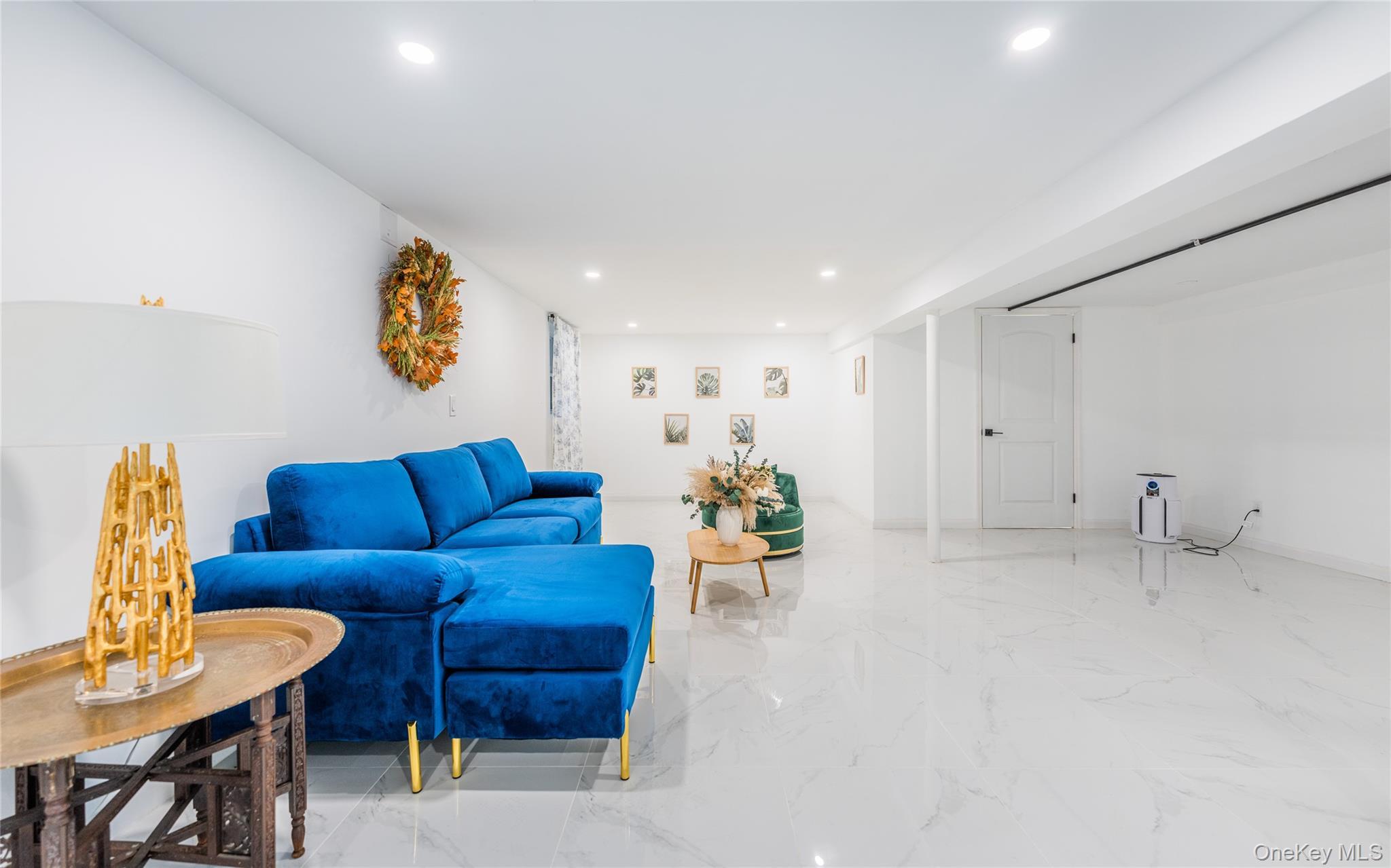 Single Family Glenwood  Nassau County, NY 11547, MLS-905923-25