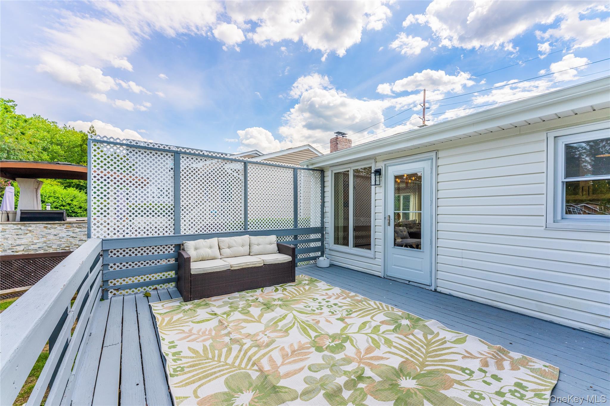 Single Family Glenwood  Nassau County, NY 11547, MLS-905923-27