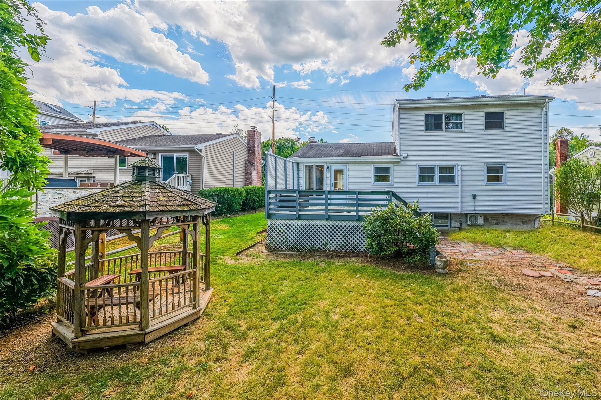 Single Family Glenwood  Nassau County, NY 11547, MLS-905923-28