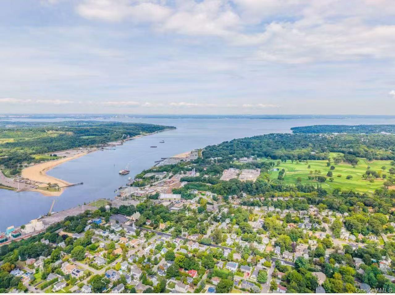 Single Family Glenwood  Nassau County, NY 11547, MLS-905923-31