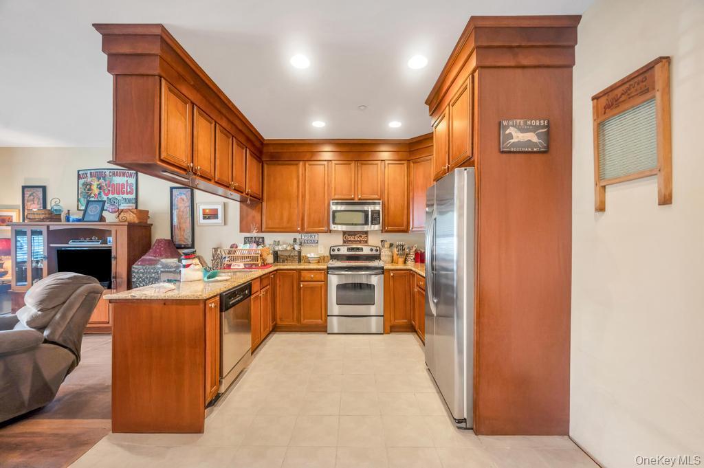 Single Family Okeefe Suffolk County, NY 11769, MLS-905967-11