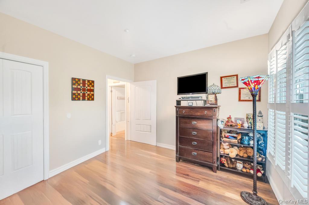 Single Family Okeefe Suffolk County, NY 11769, MLS-905967-24