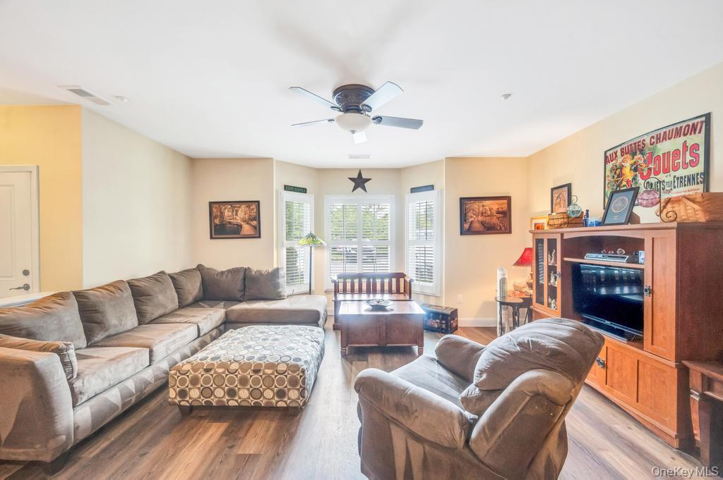 Single Family Okeefe Suffolk County, NY 11769, MLS-905967-8