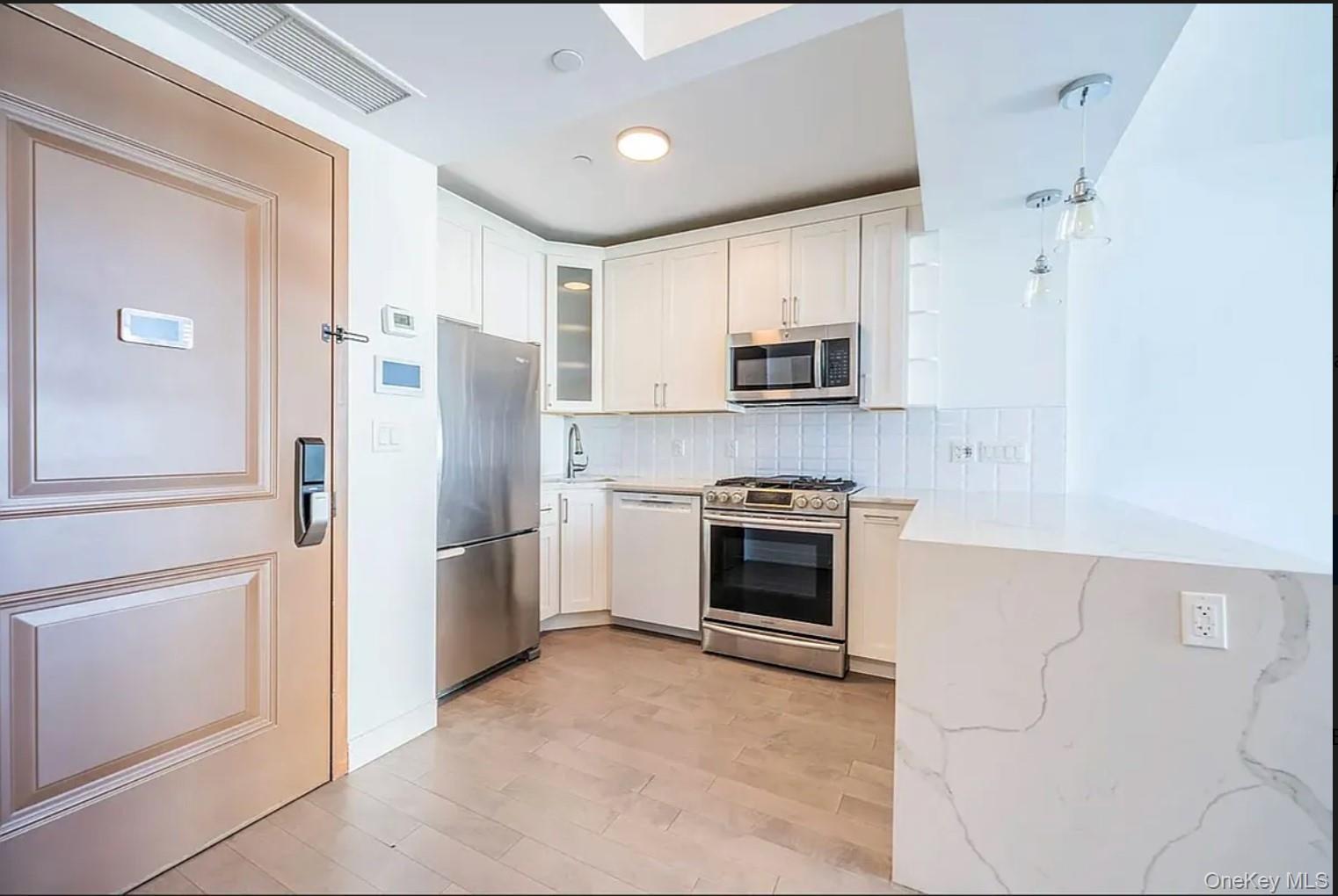 Condo 27th  Queens, NY 11101, MLS-905984-2