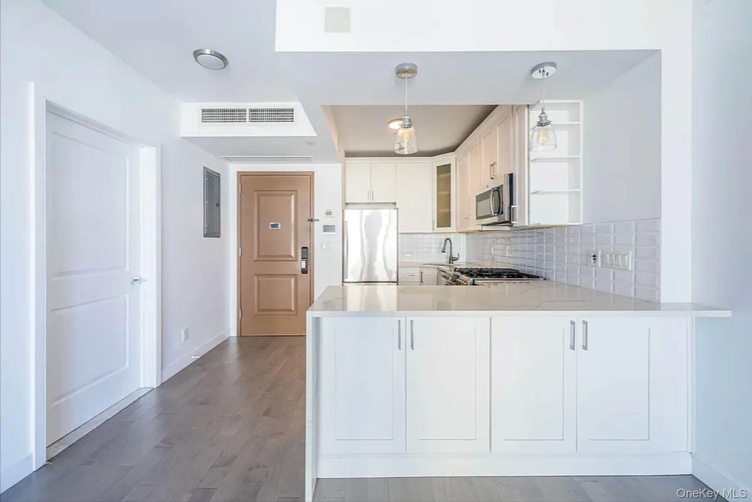 Condo 27th  Queens, NY 11101, MLS-905984-3